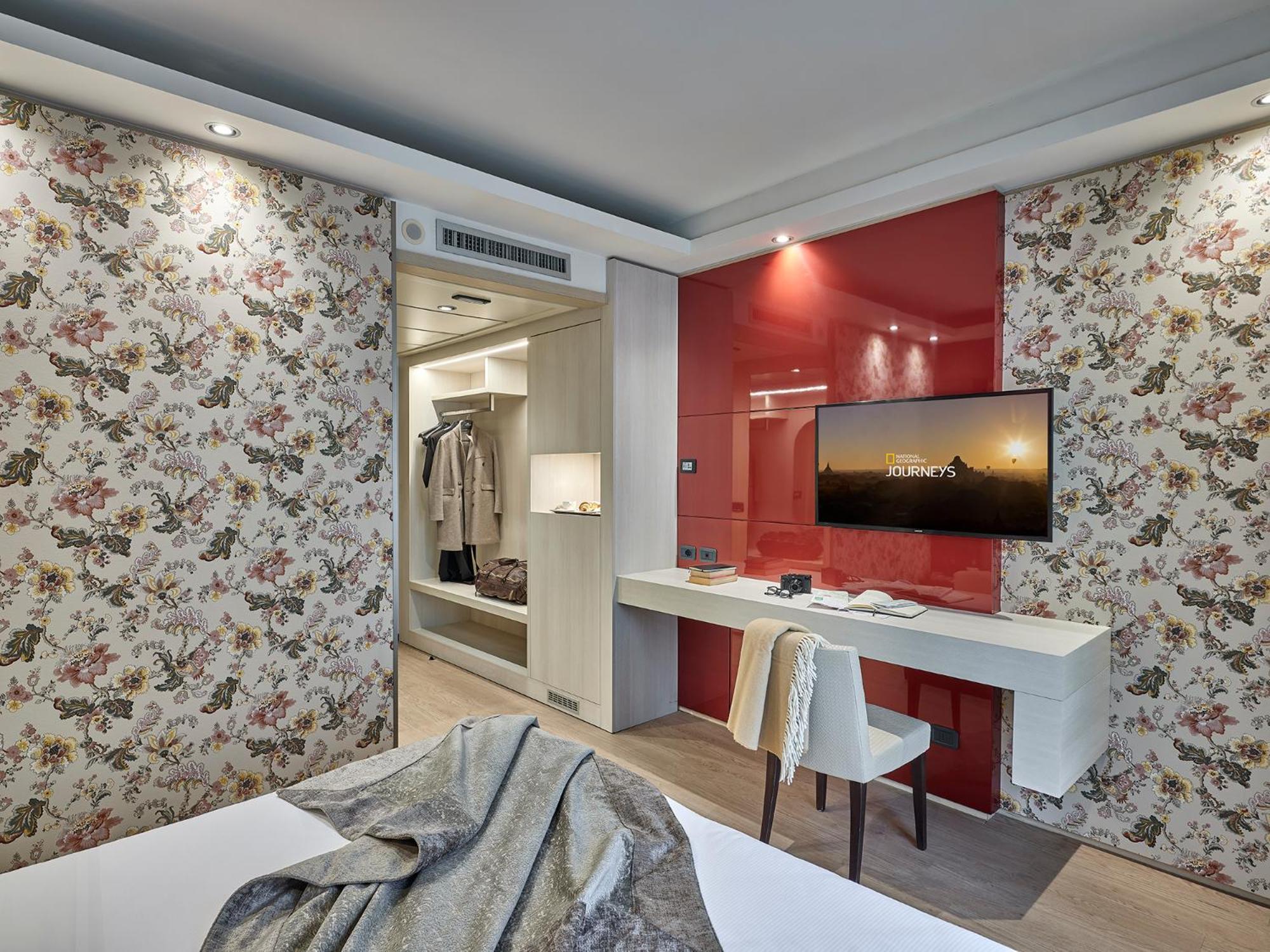 Deluxe Double Room - Photo 8