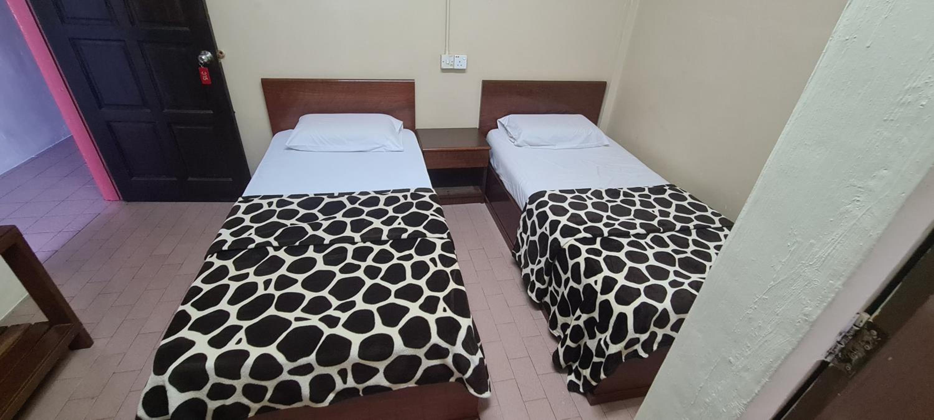 Budget Twin Room - Photo 2