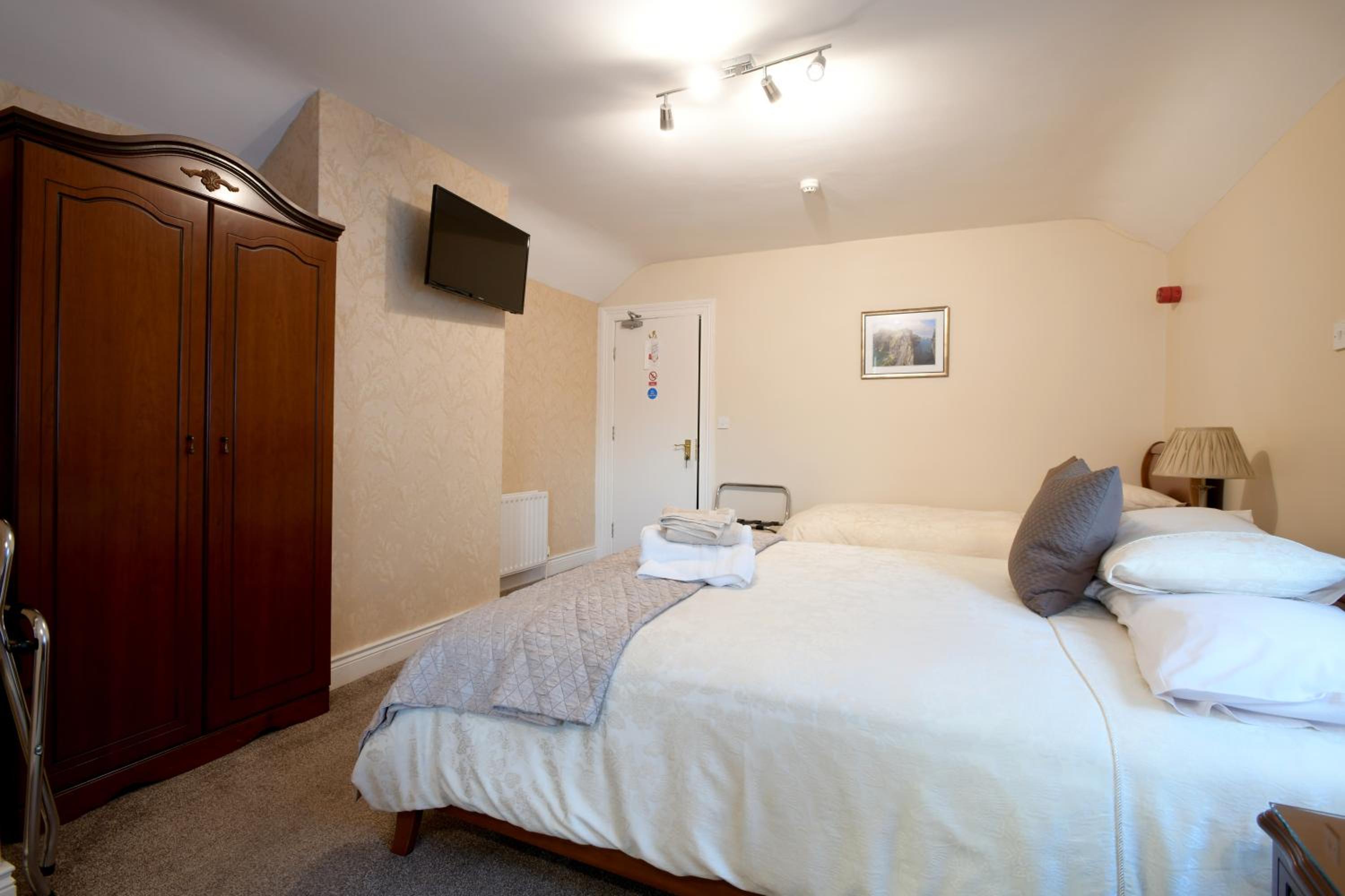 Deluxe Double or Twin Room - Photo 7