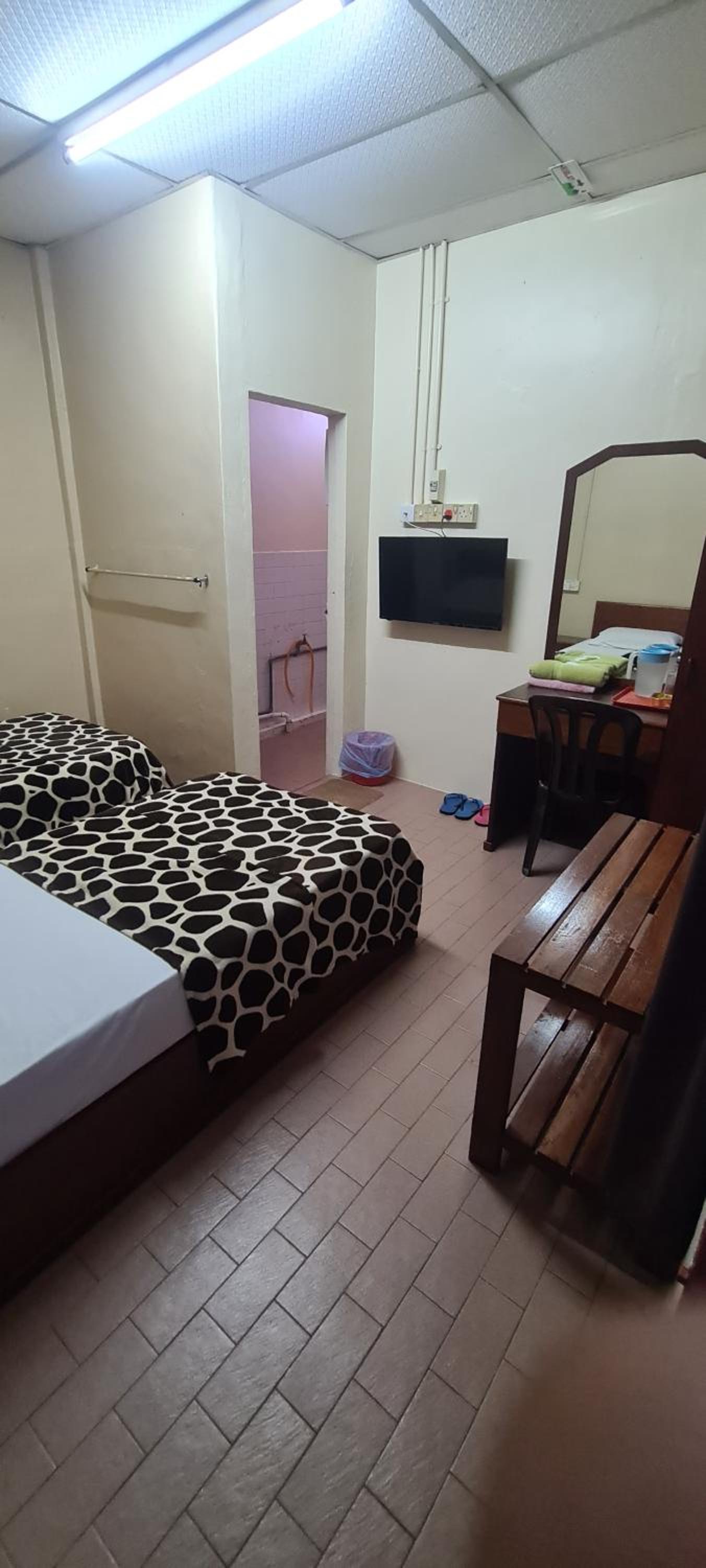 Budget Twin Room - Photo 3