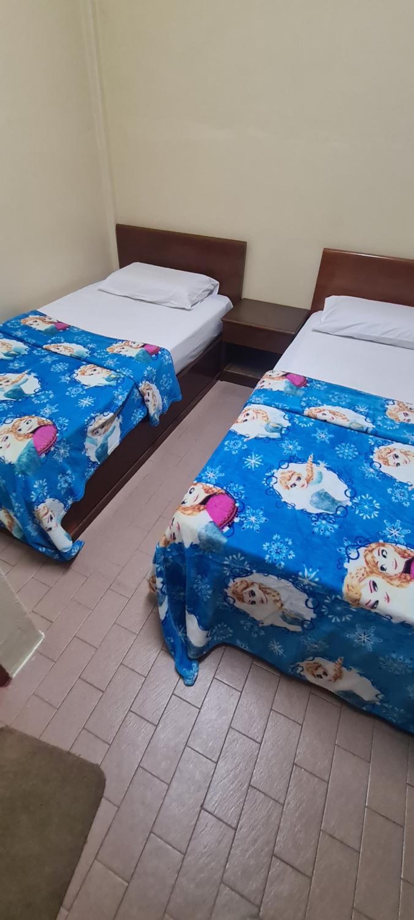 Budget Twin Room - Photo 4