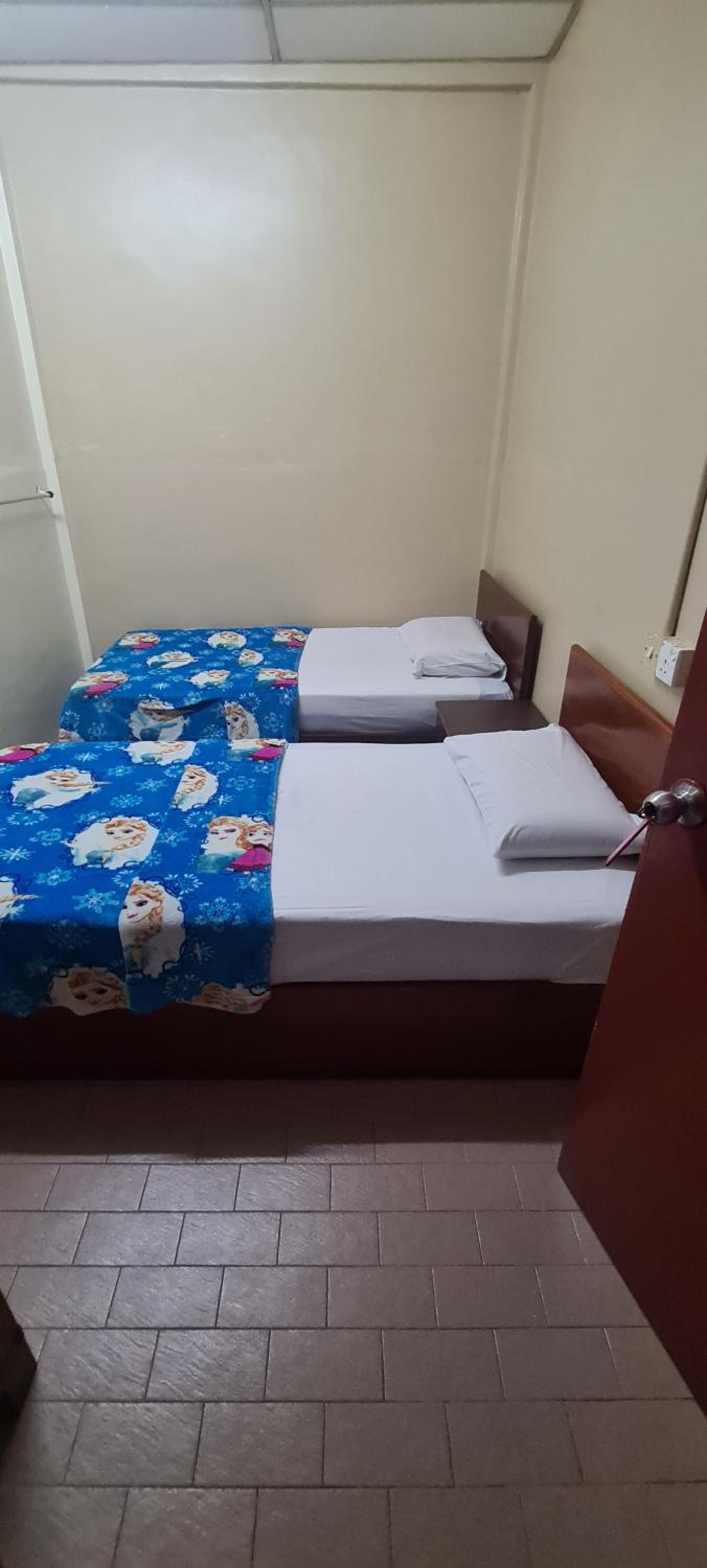 Budget Twin Room - Photo 5