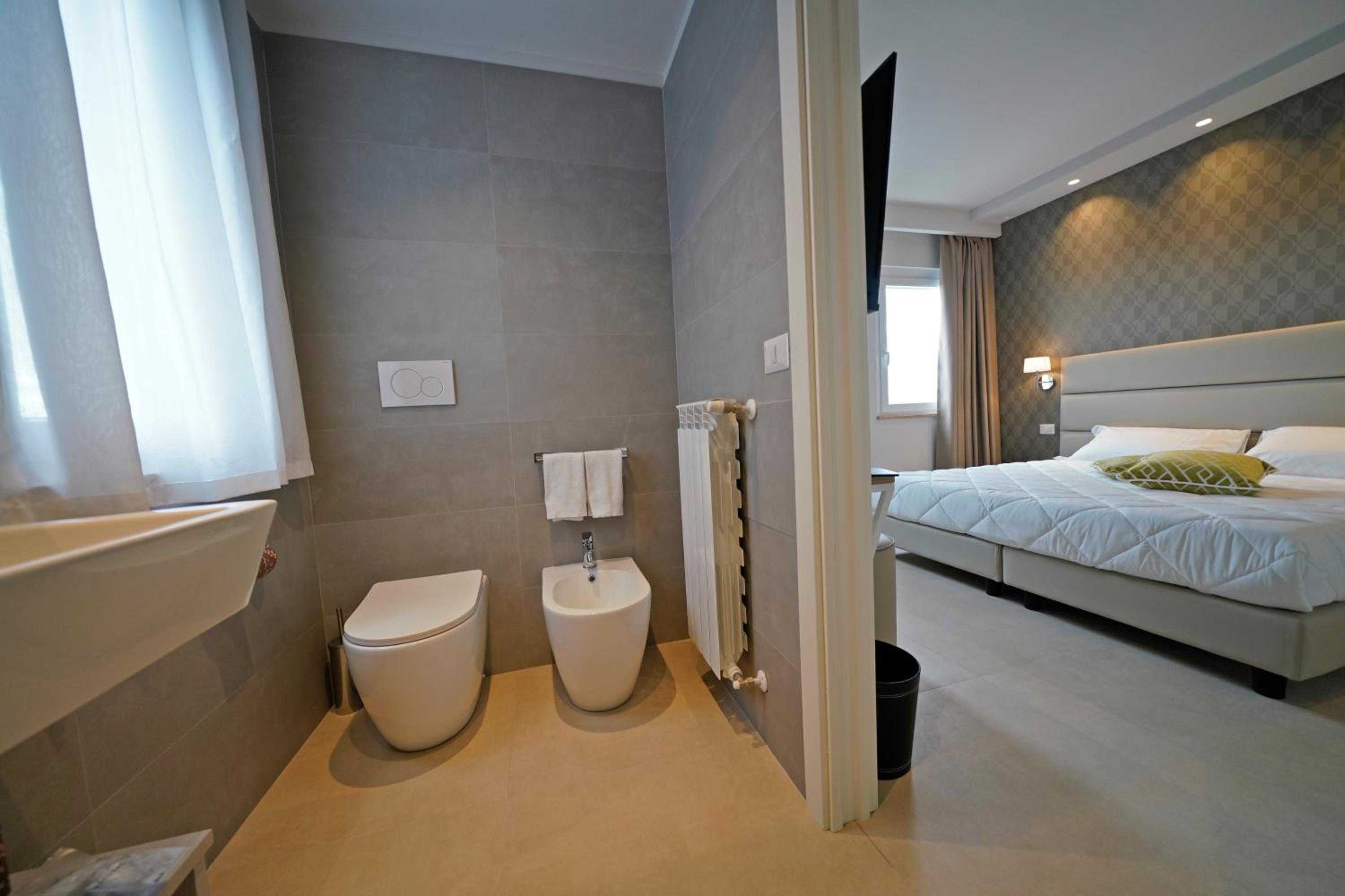 Deluxe Double or Twin Room with Balcony photo 2