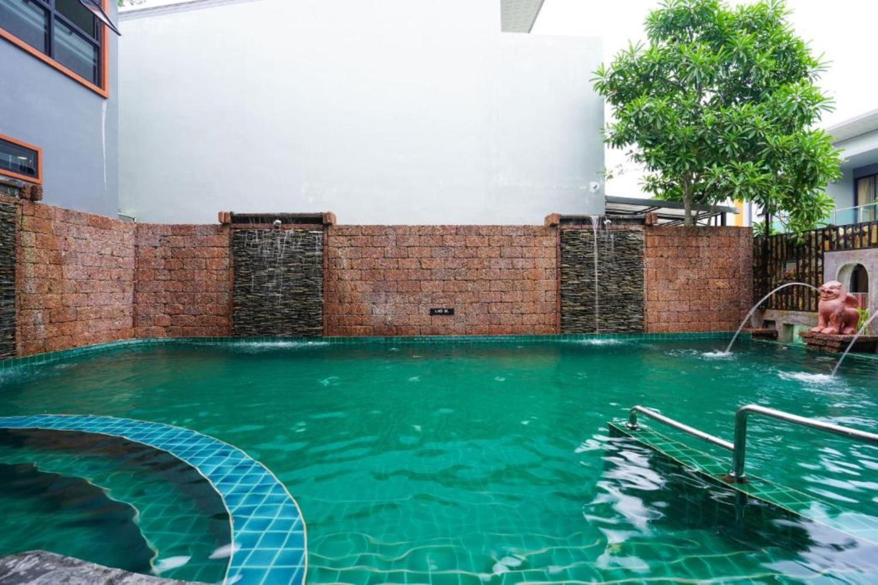 Villa with Private Pool - Photo 15