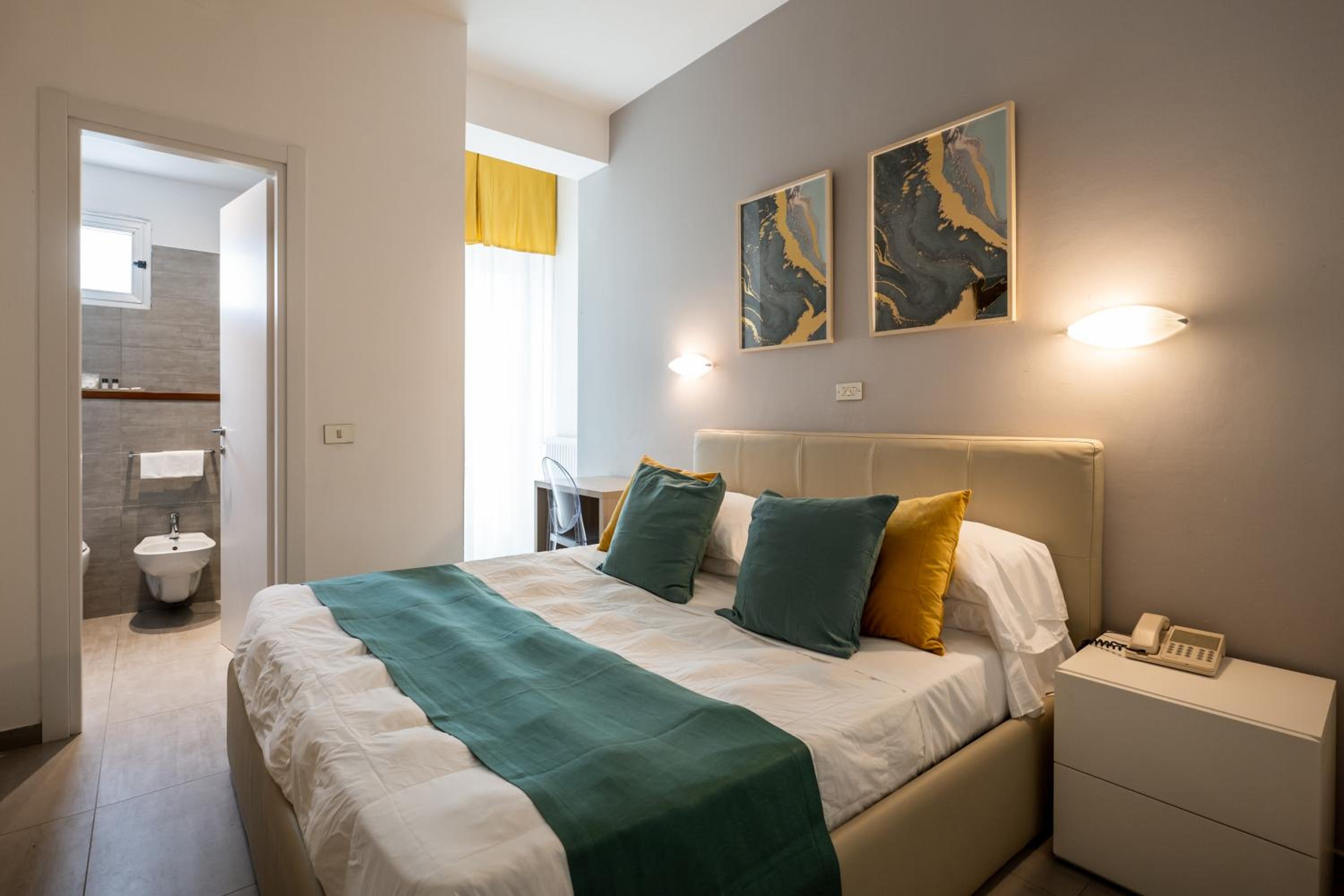 Double or Twin Room with Side Sea View - Photo 1