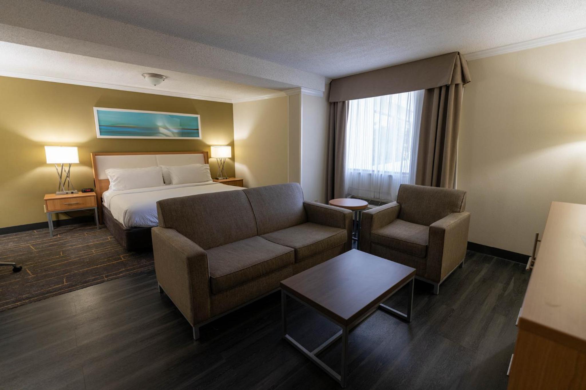 Standard King Room with Sofa Bed photo 2