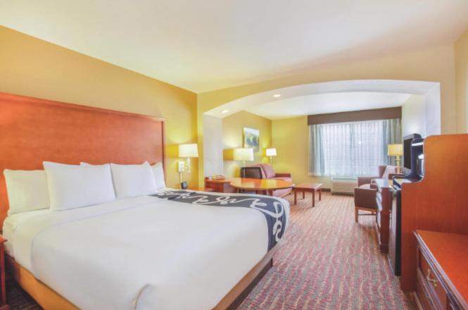 Deluxe King Room - Photo 2