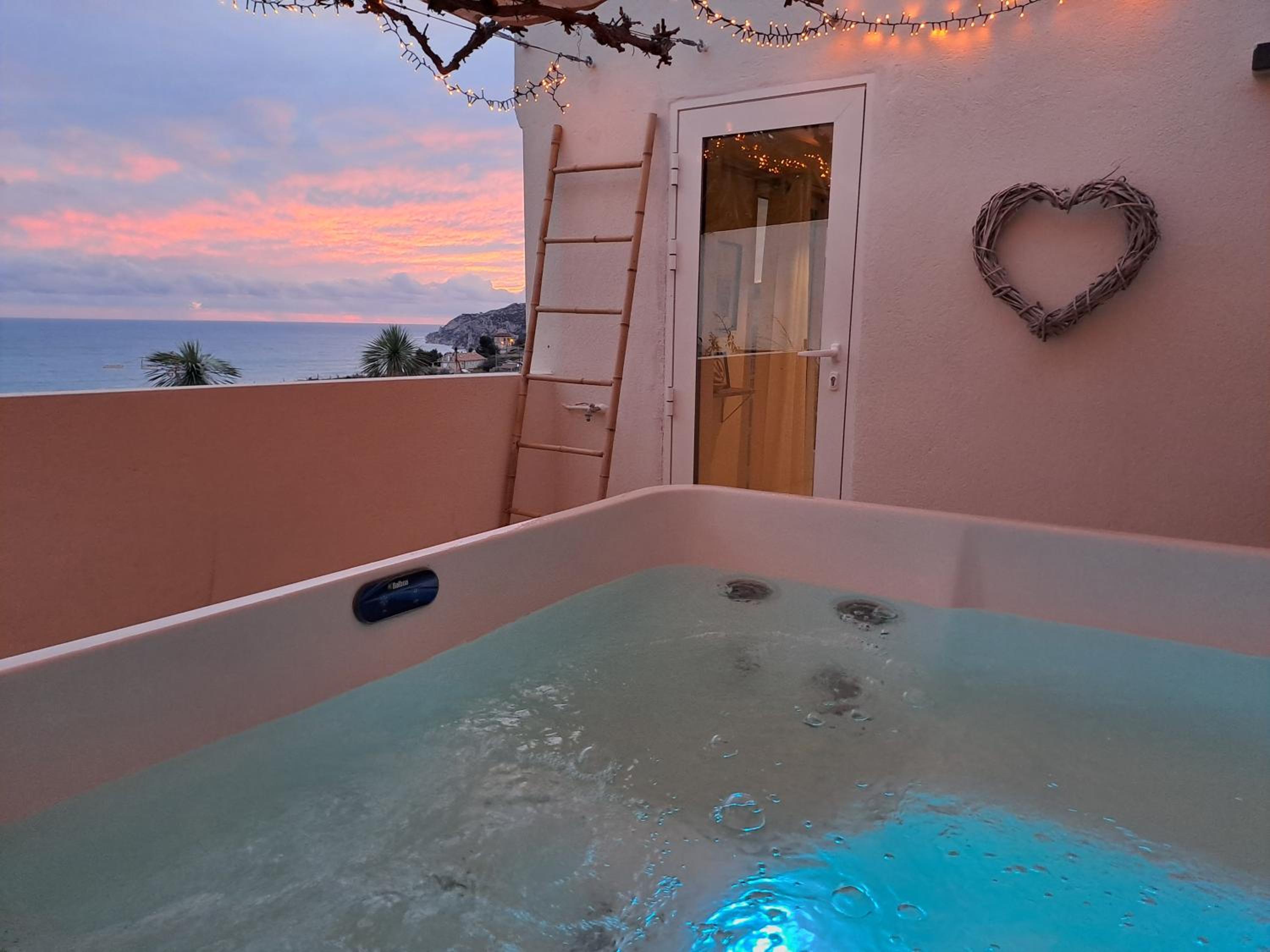 King Suite with Sea View - Photo 16