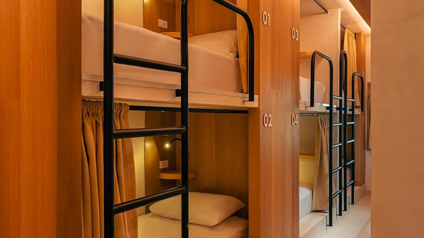 Bed in 12-Bed Mixed Dormitory Room photo 1