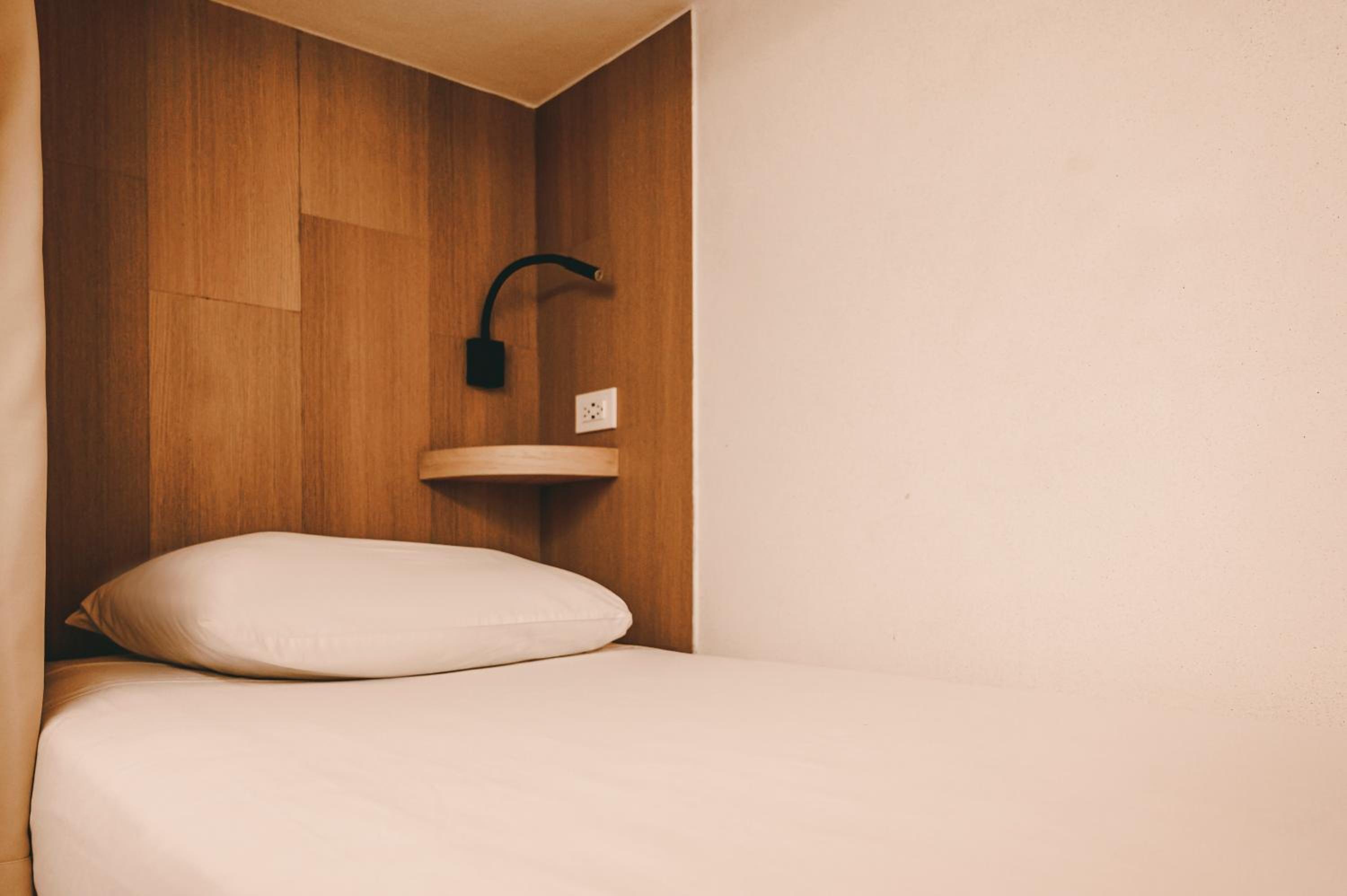 Bed in 12-Bed Female Dormitory Room photo 3