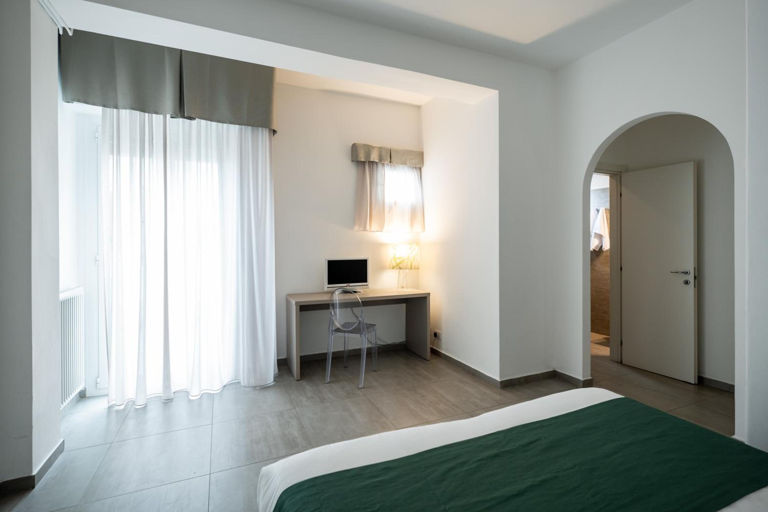 Comfort Double Room with Side Sea View photo 2