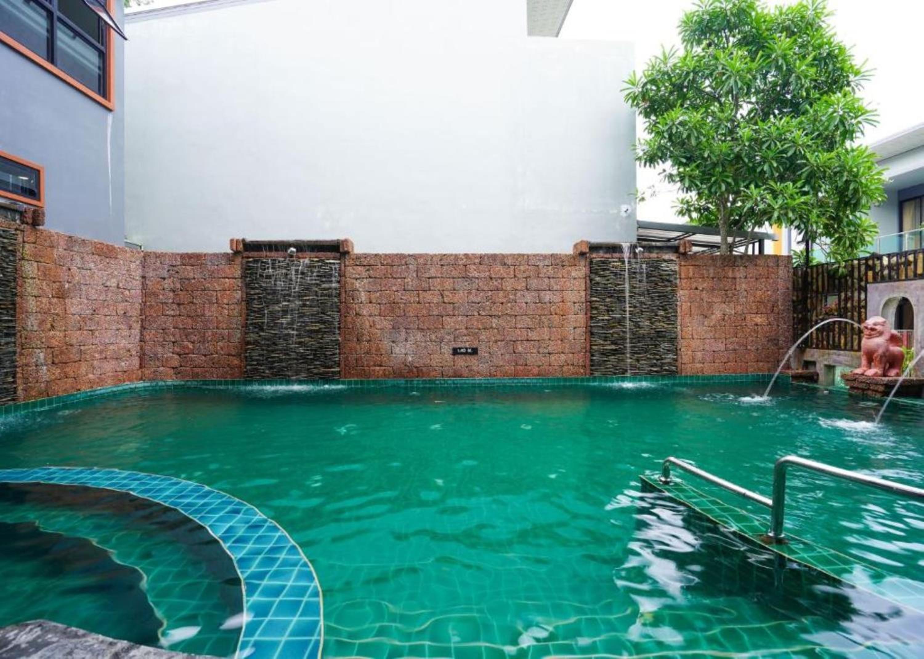 Villa with Private Pool - Photo 18