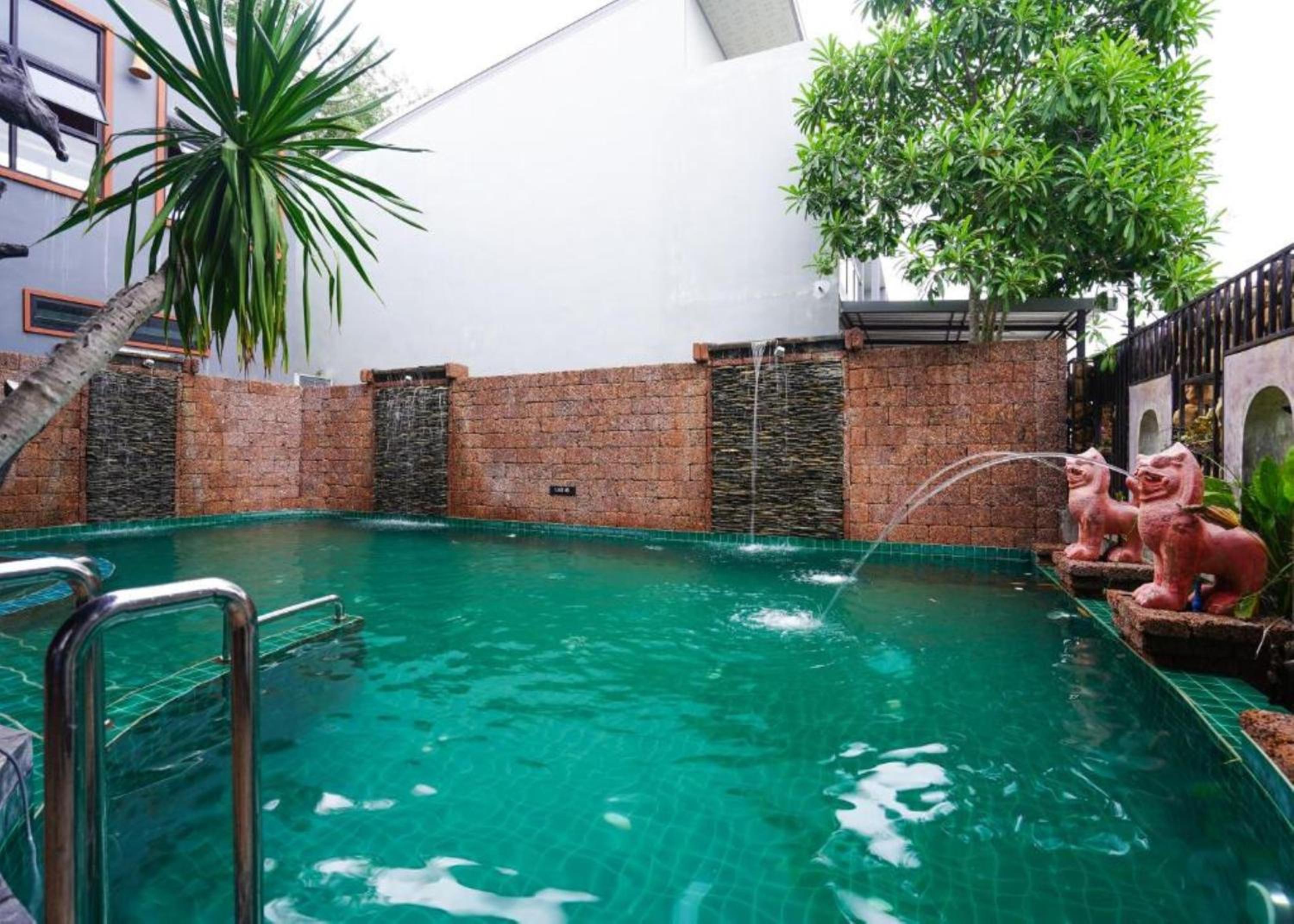 Villa with Private Pool - Photo 14