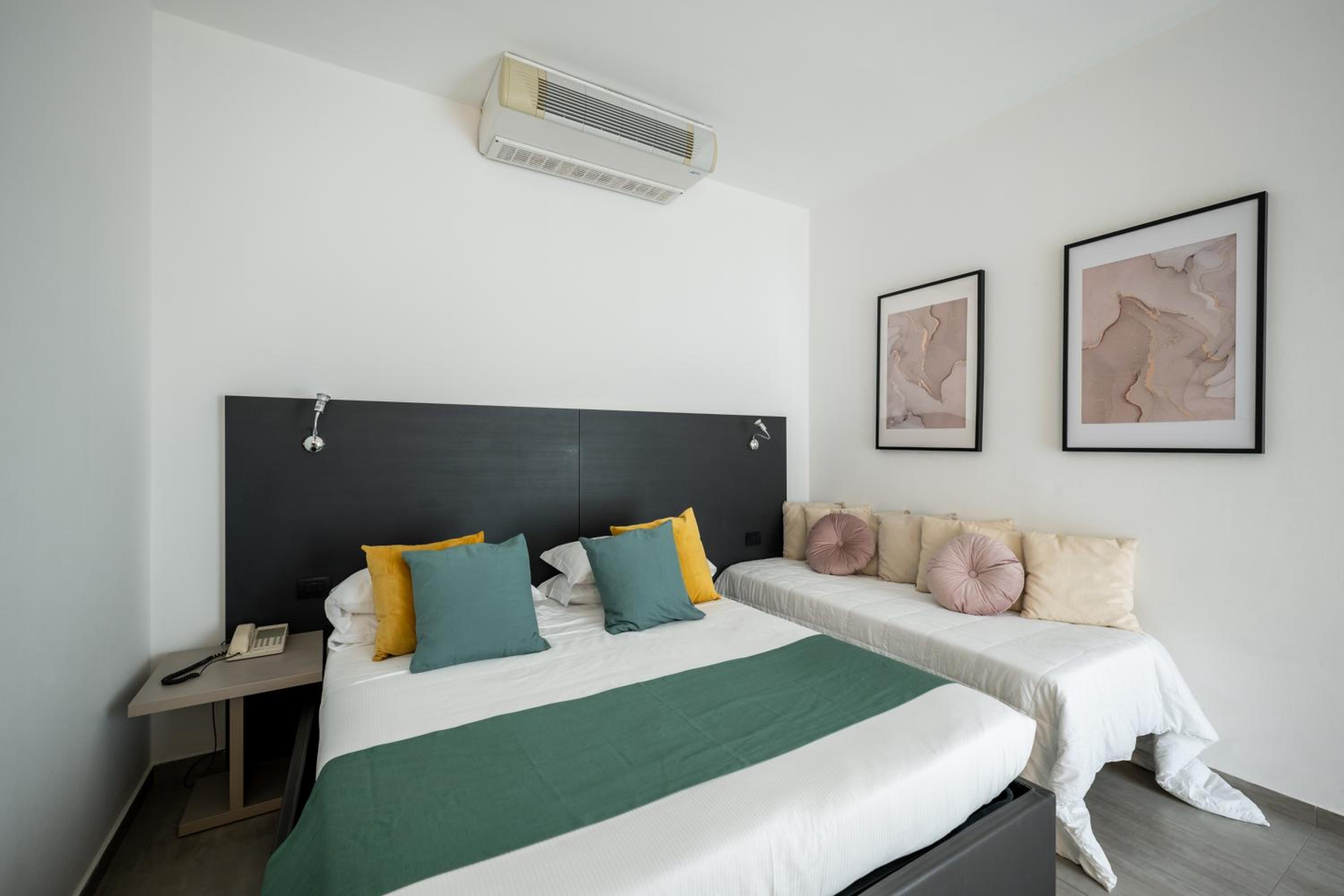 Comfort Triple Room with Side Sea View photo 3