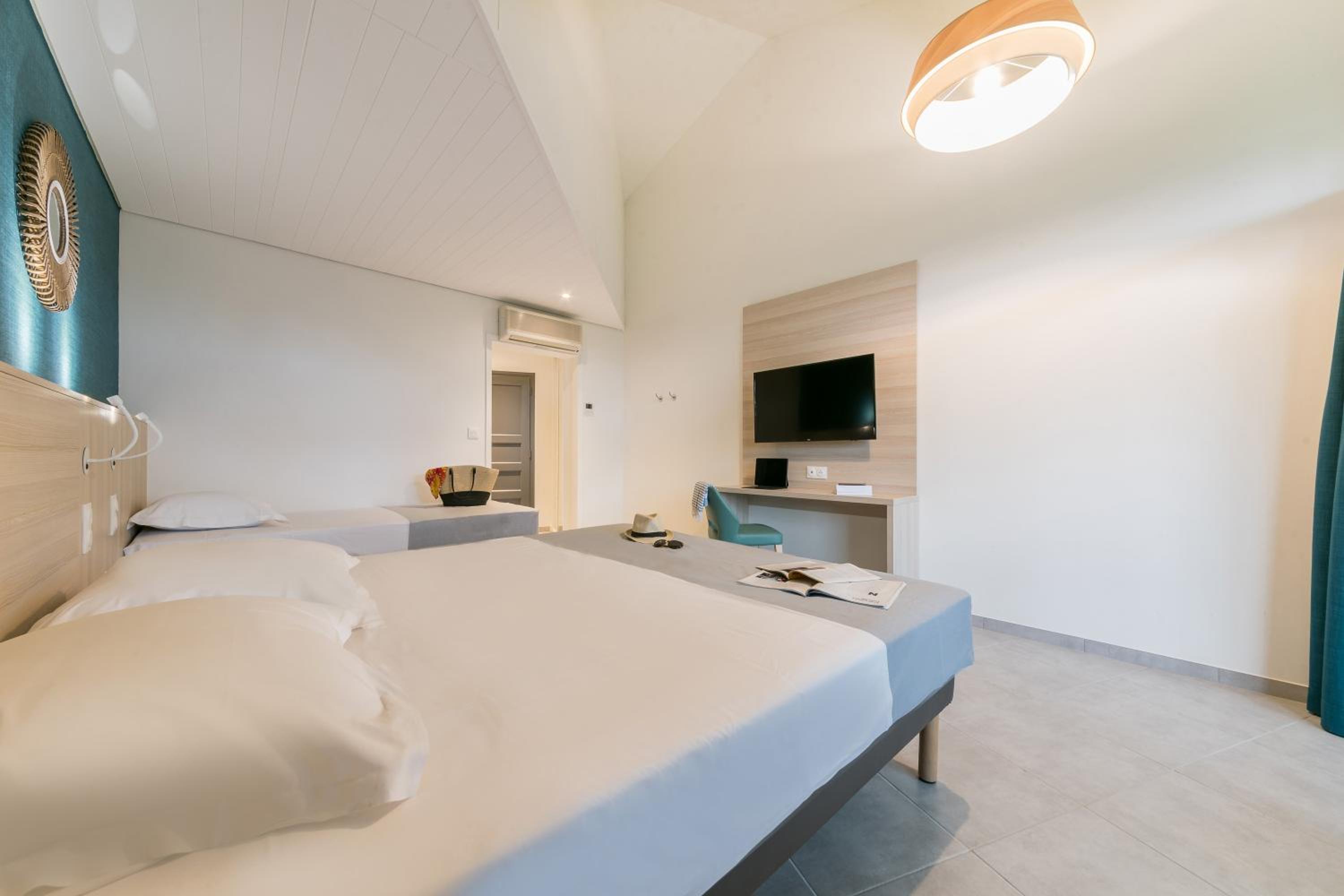 Triple Room with Balcony photo 1