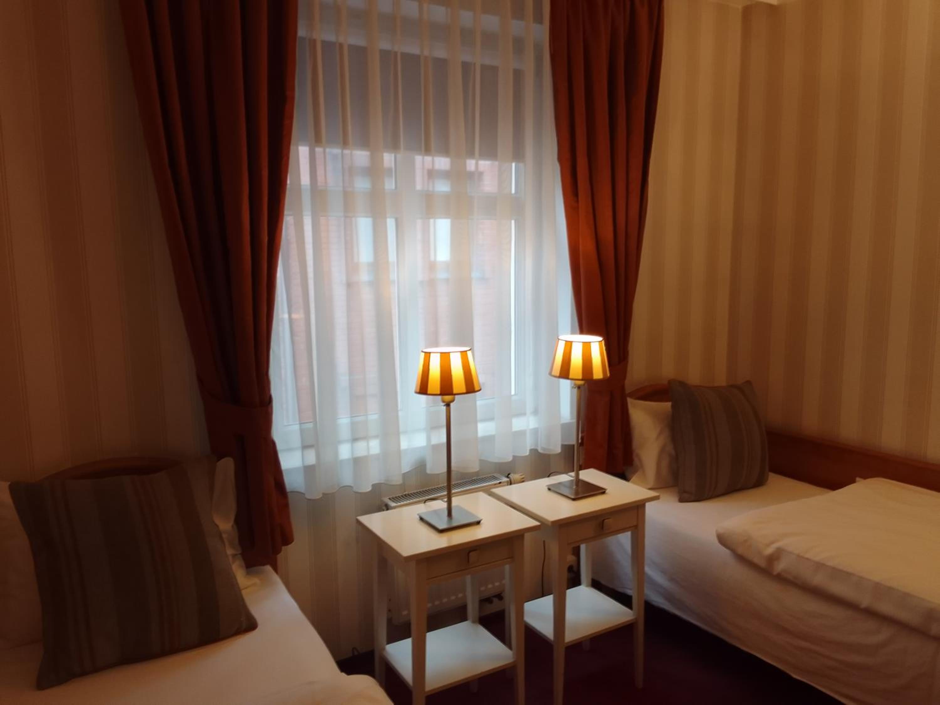 Classic Twin Room - Photo 2