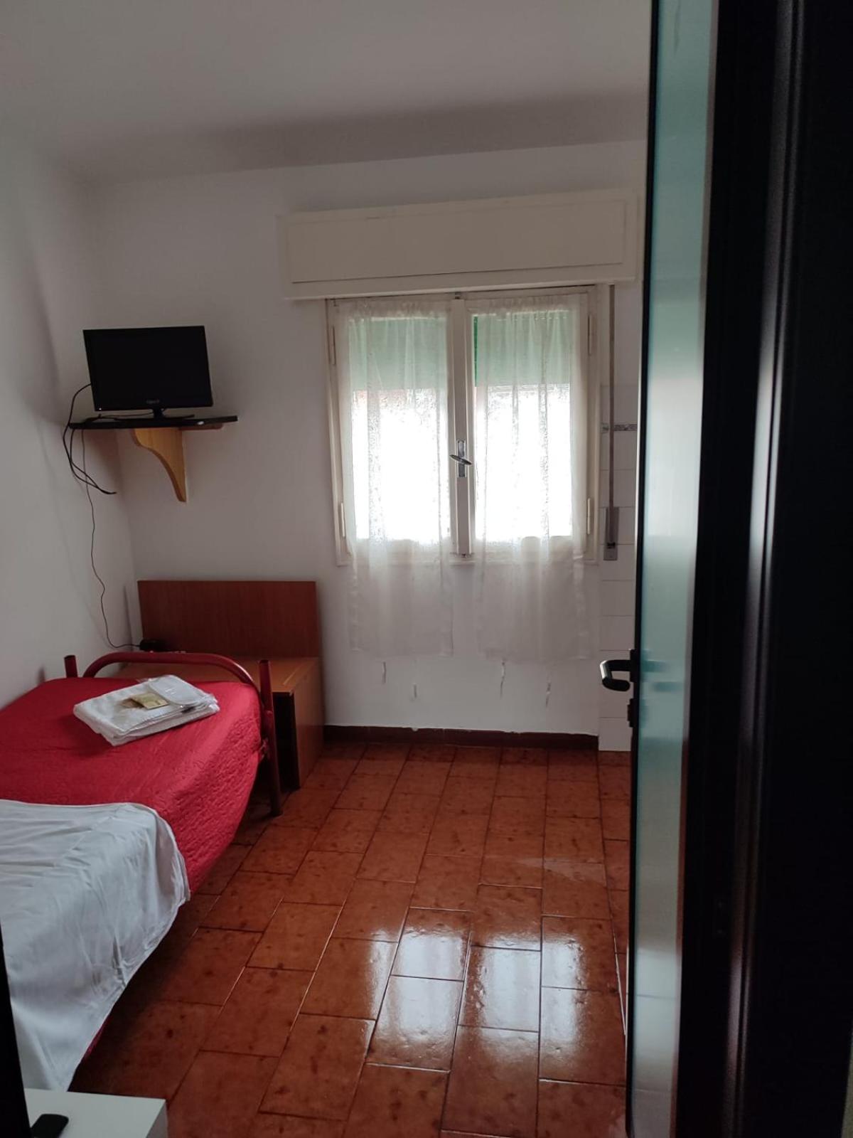 Standard Single Room With Shared Bathroom