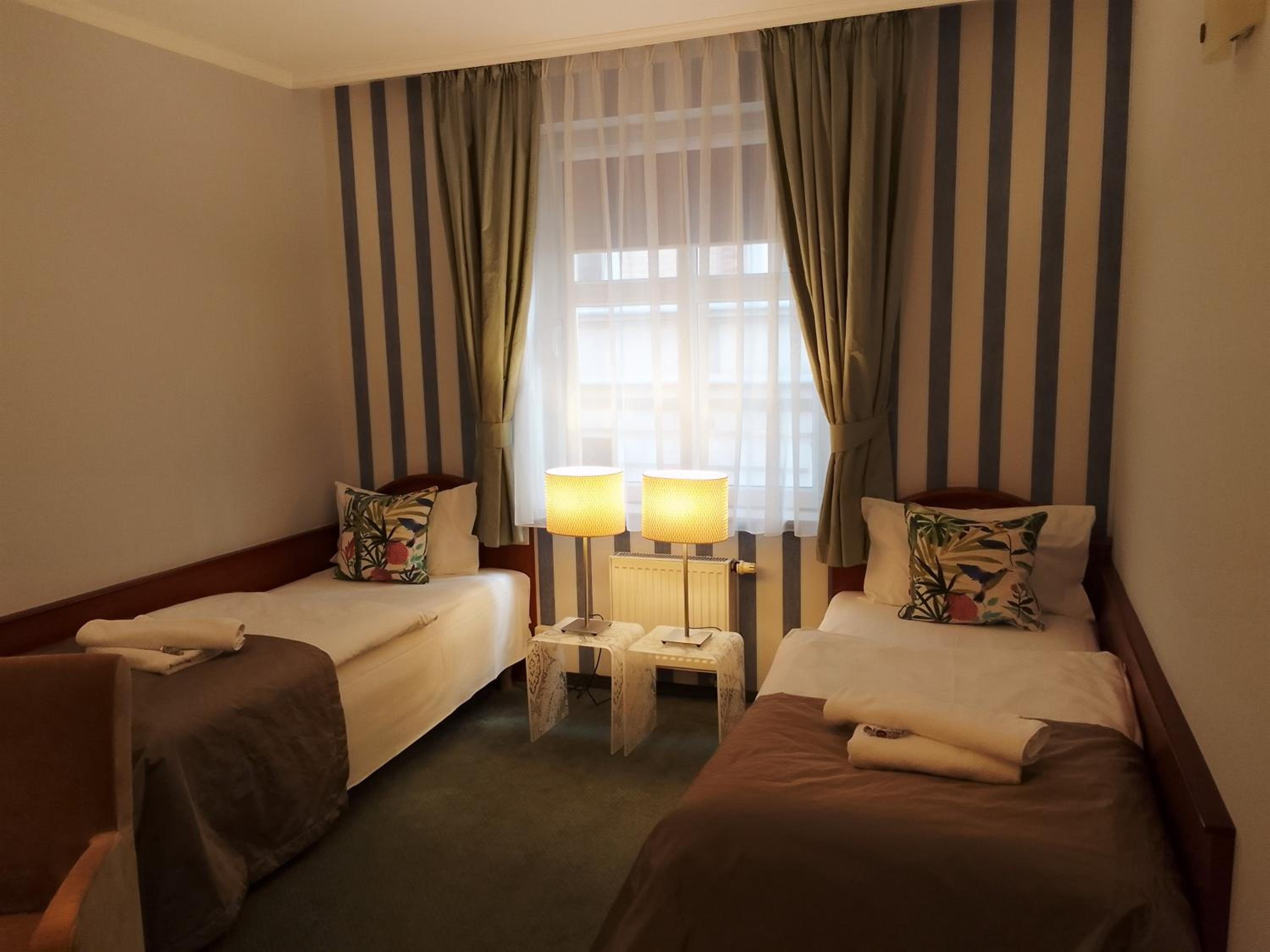 Classic Twin Room - Photo 9