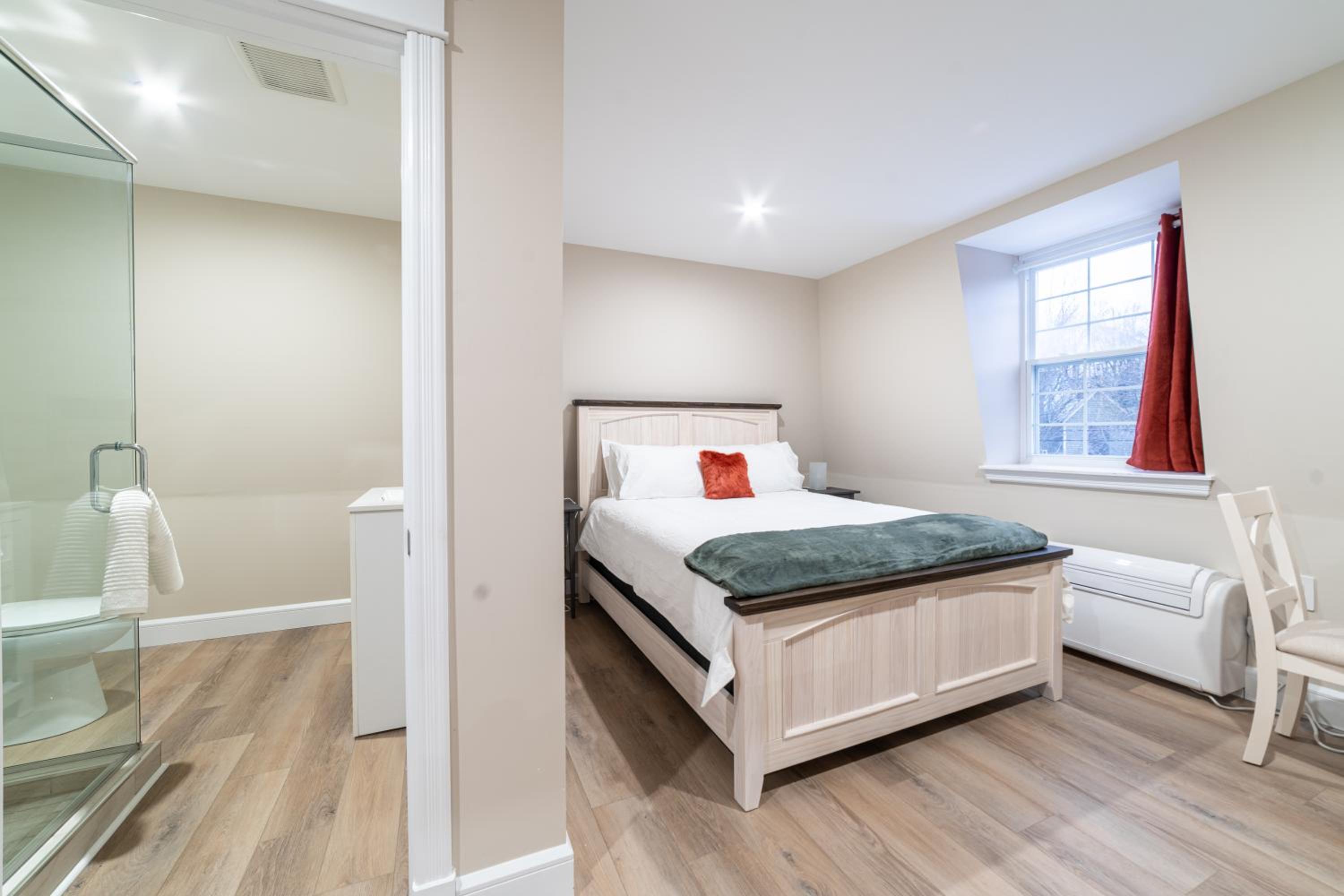 Queen Room photo 1