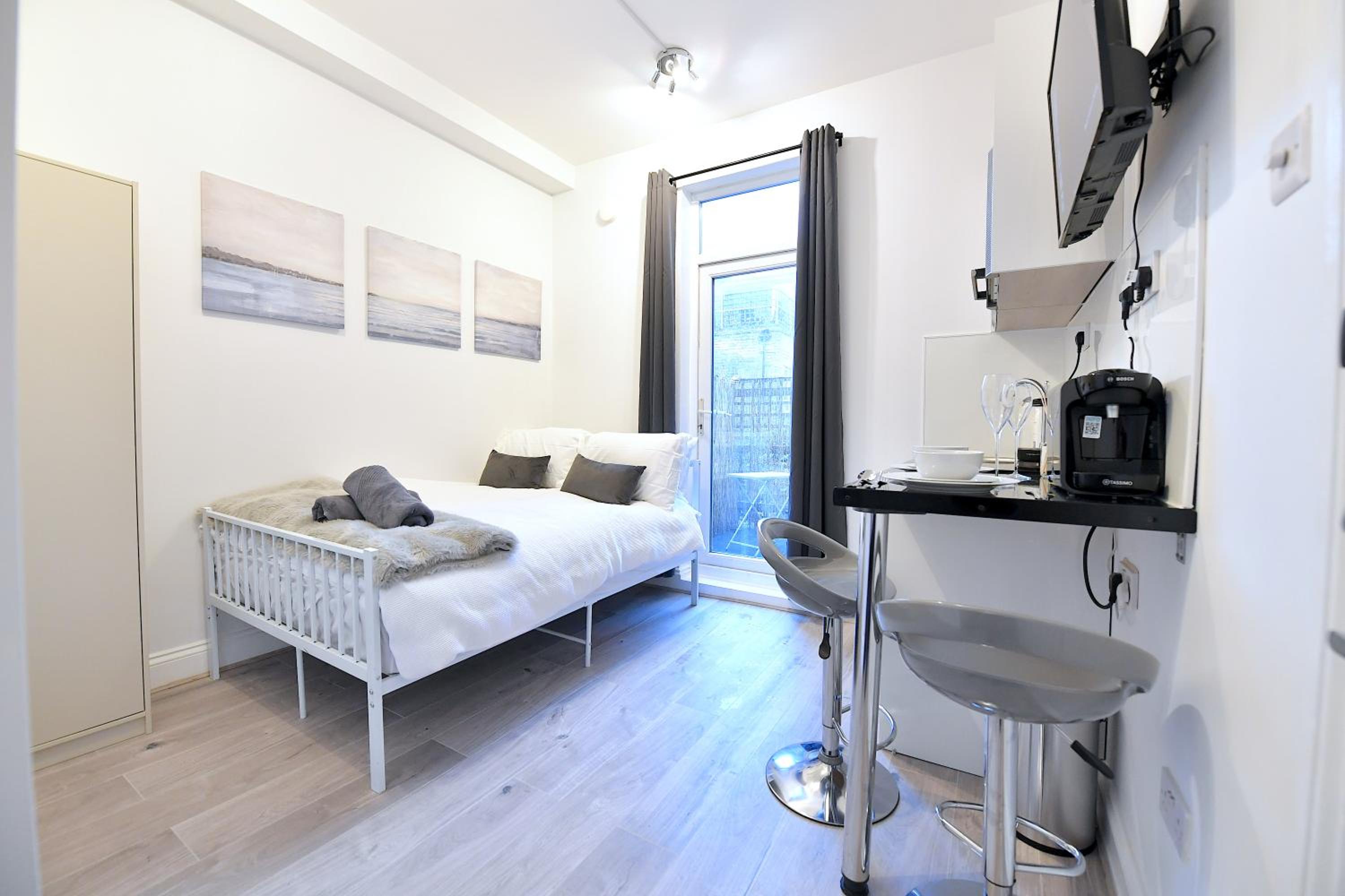 Studio with Terrace photo 3