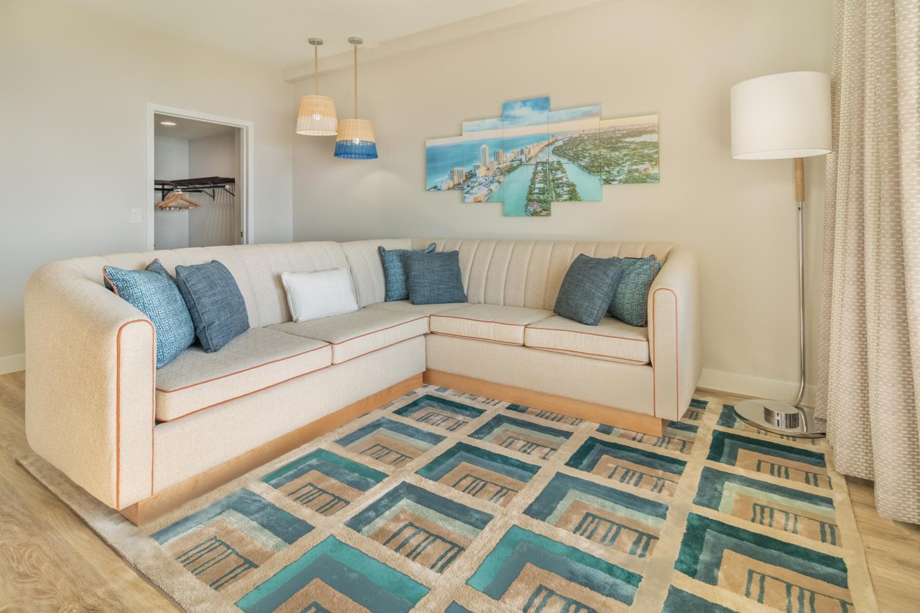 One Bedroom Suite - King Bed - Oceanfront - Photo 2