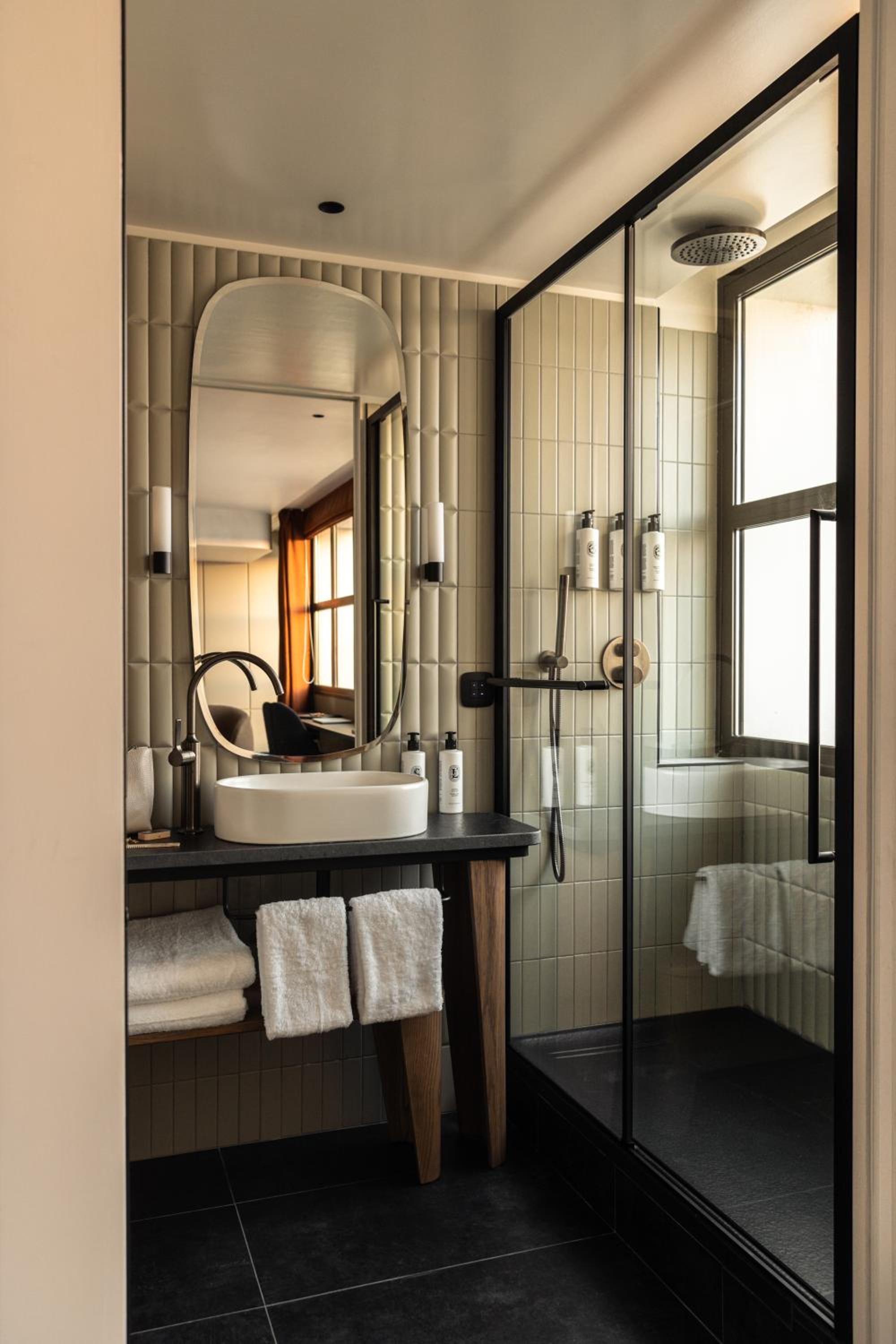 "Signature" Room with Terrace and Eiffel Tower View photo 2