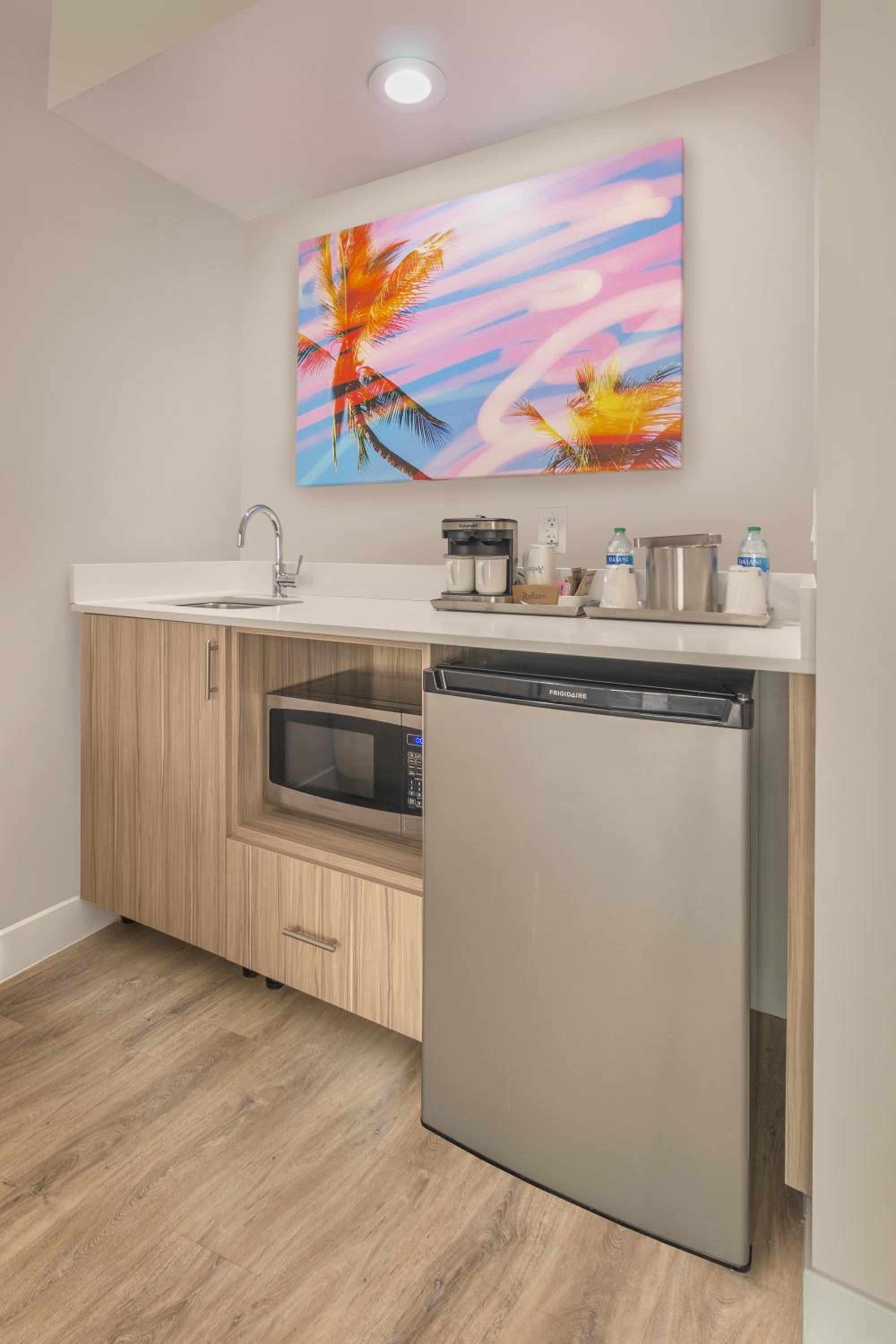 Studio King Bed - Poolview - Balcony-Accessible - Photo 4