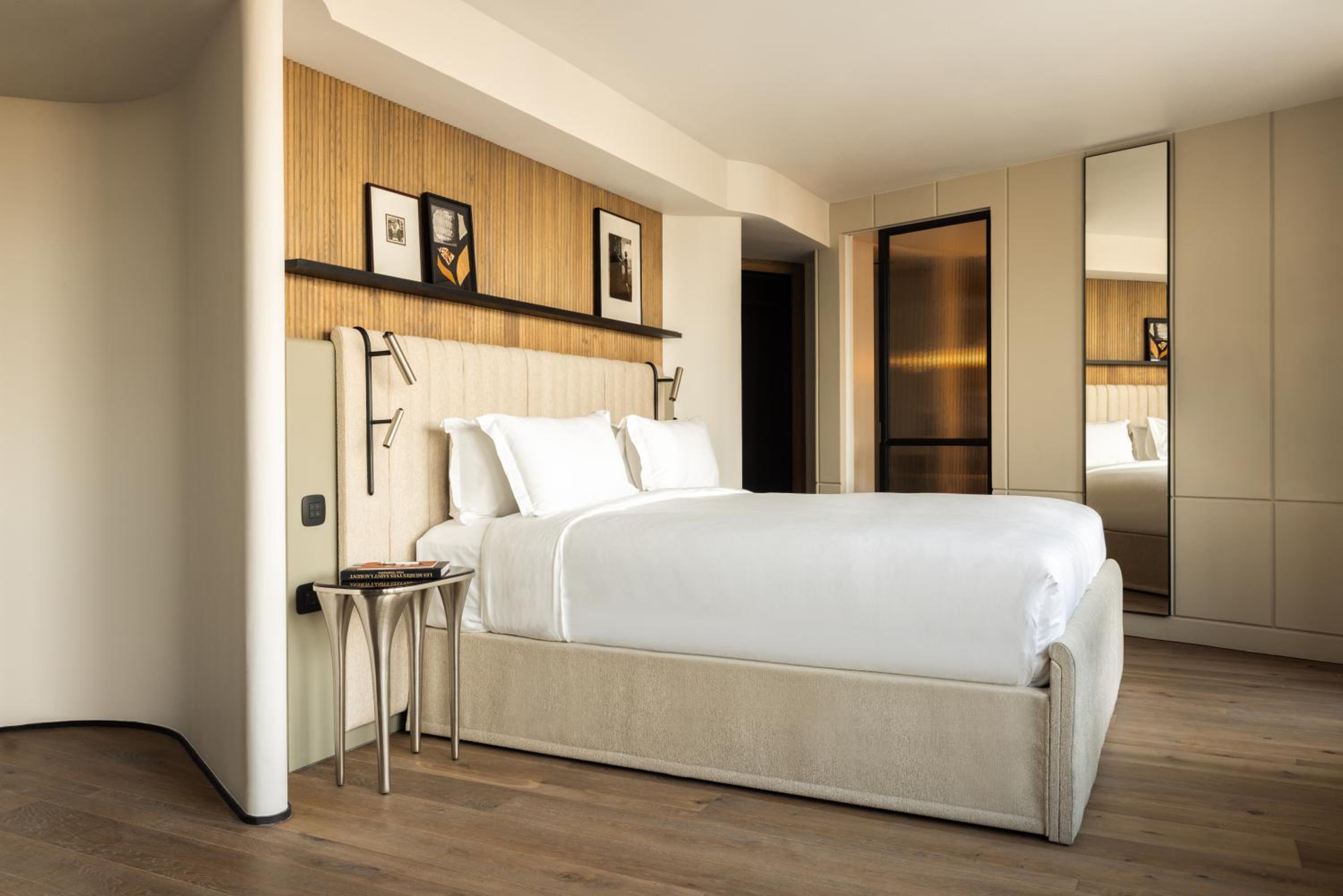 Junior Suite with Terrace and  Eiffel Tower View 