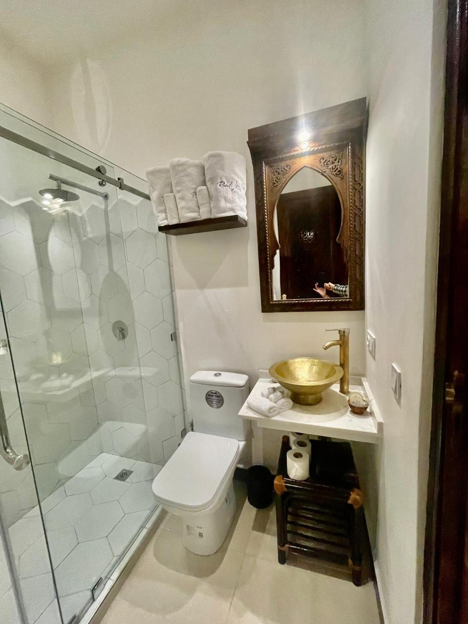 Deluxe Suite with Spa Bath - Photo 18