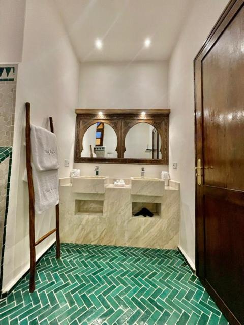 King Room with Spa Bath - Photo 3