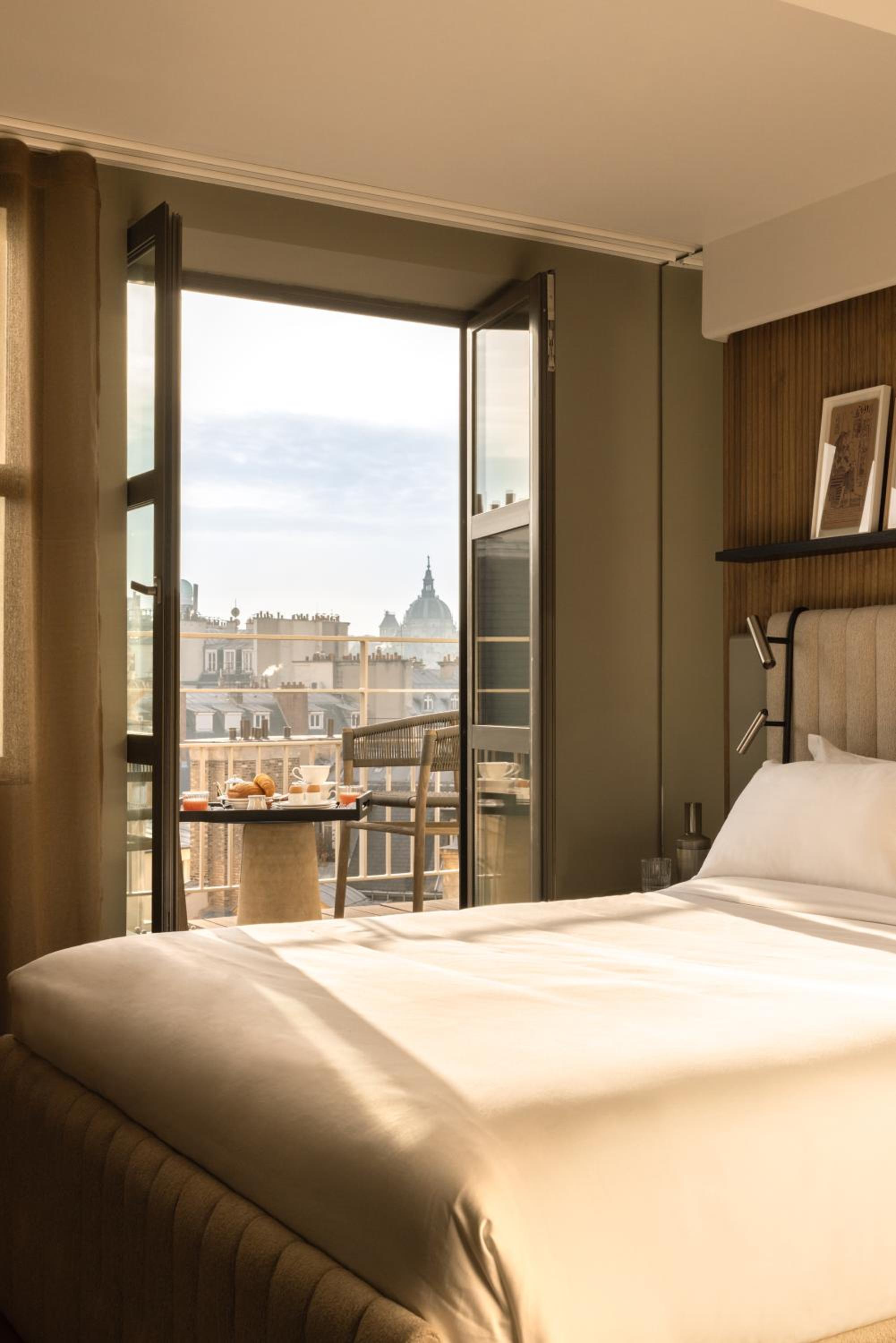 "Signature" Room with Terrace and Eiffel Tower View