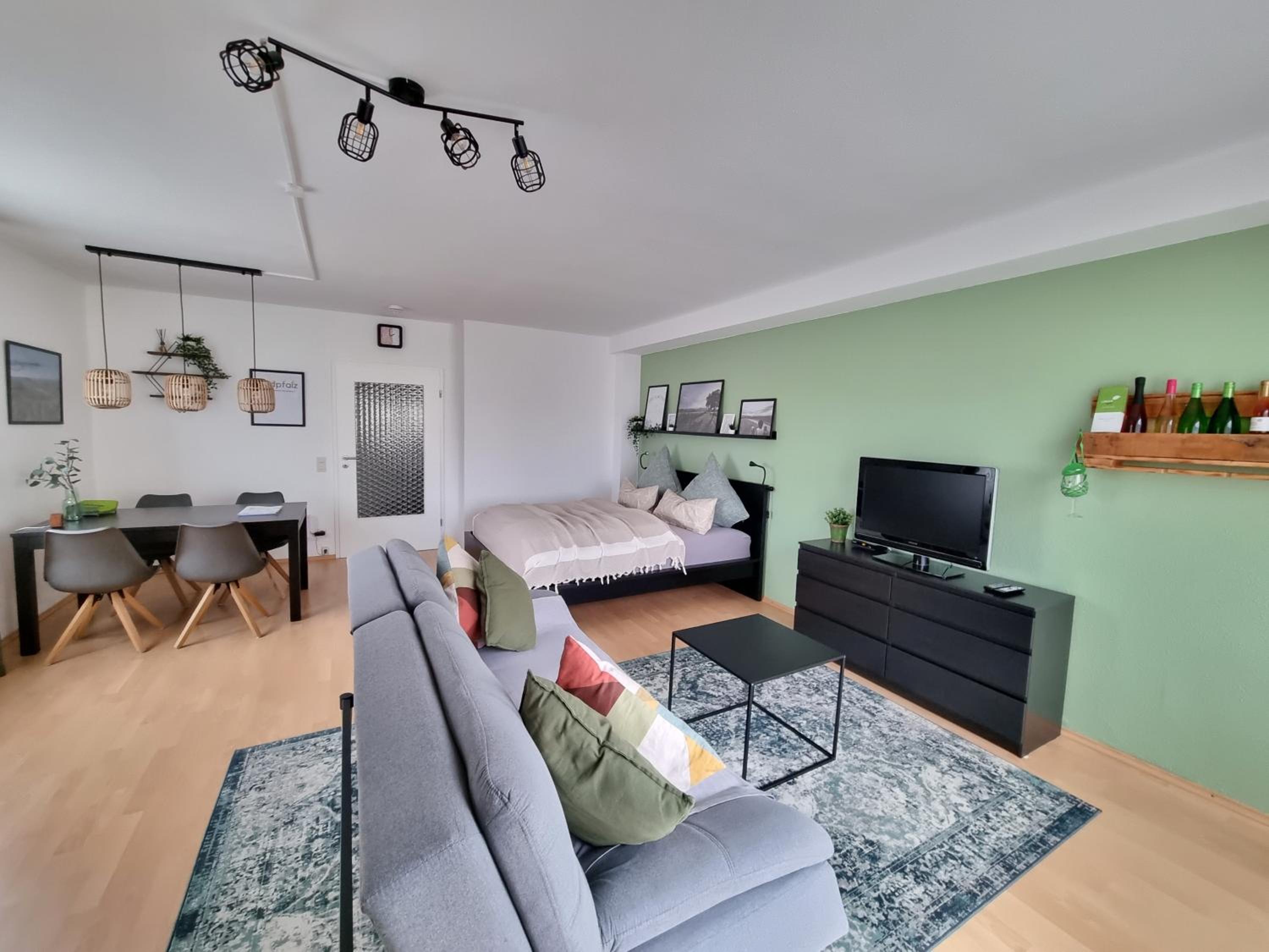 One-Bedroom Apartment photo 1
