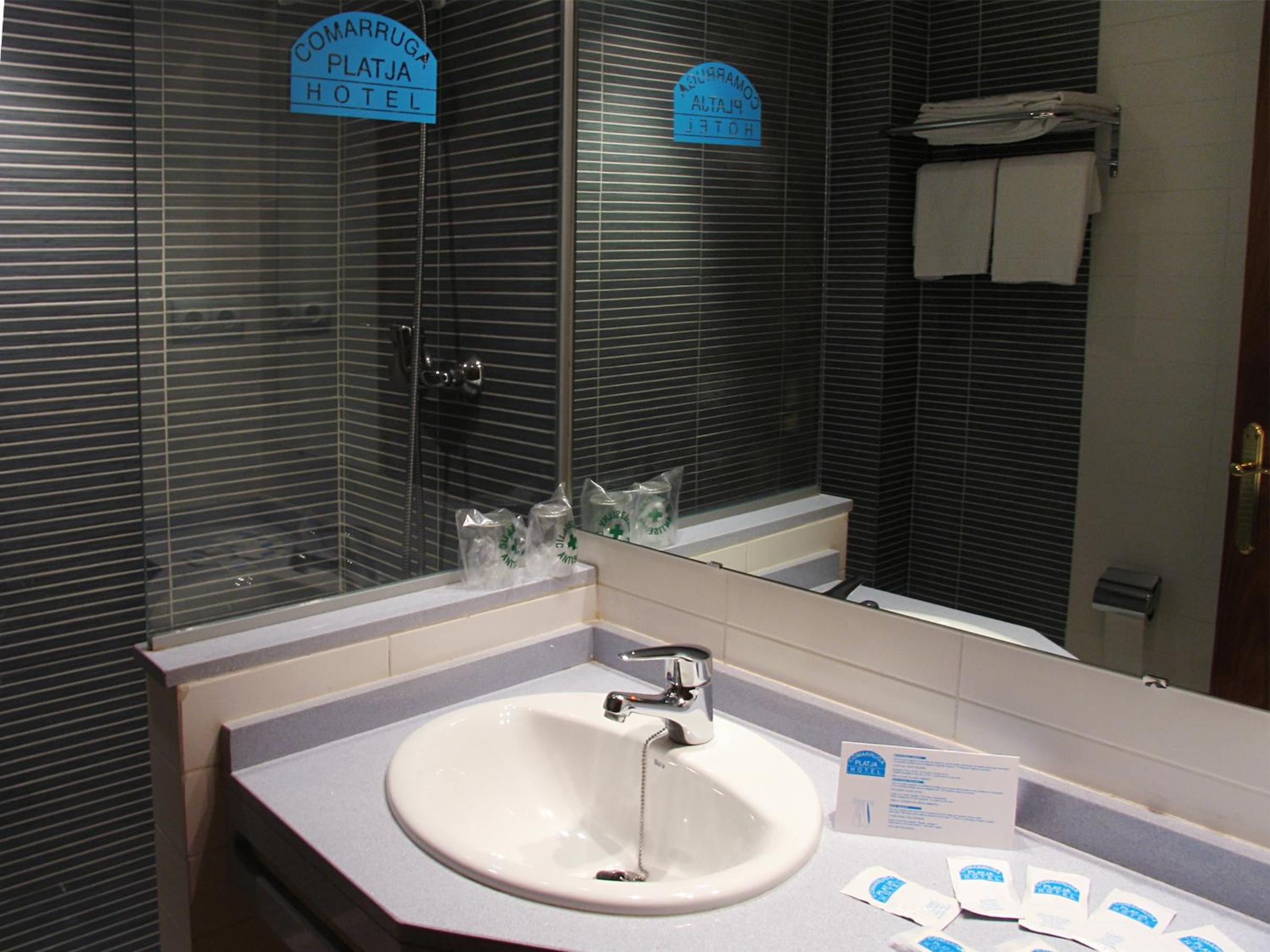 Twin Room - Photo 3