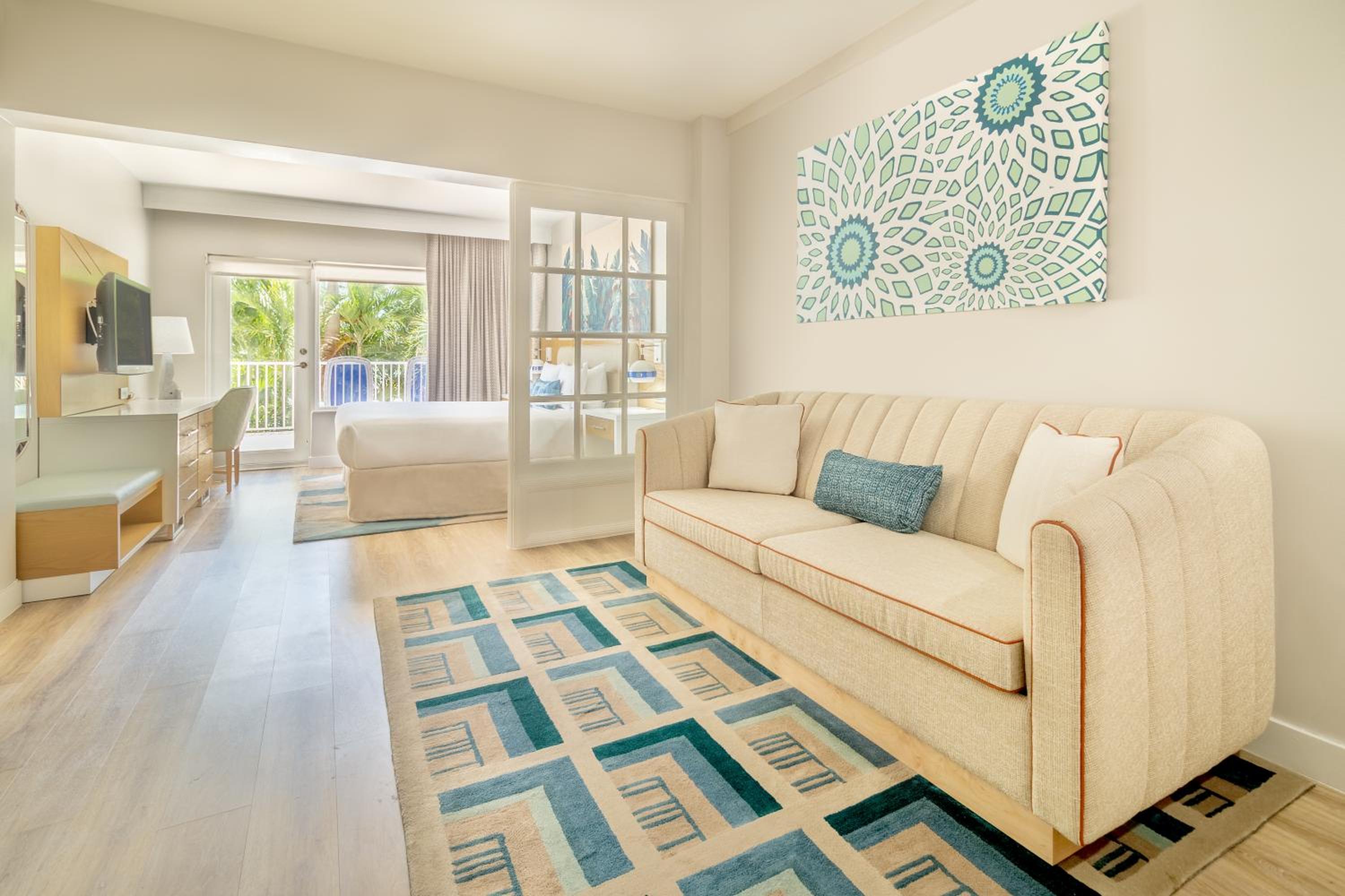 Studio King Bed - Poolview - Balcony-Accessible - Photo 1