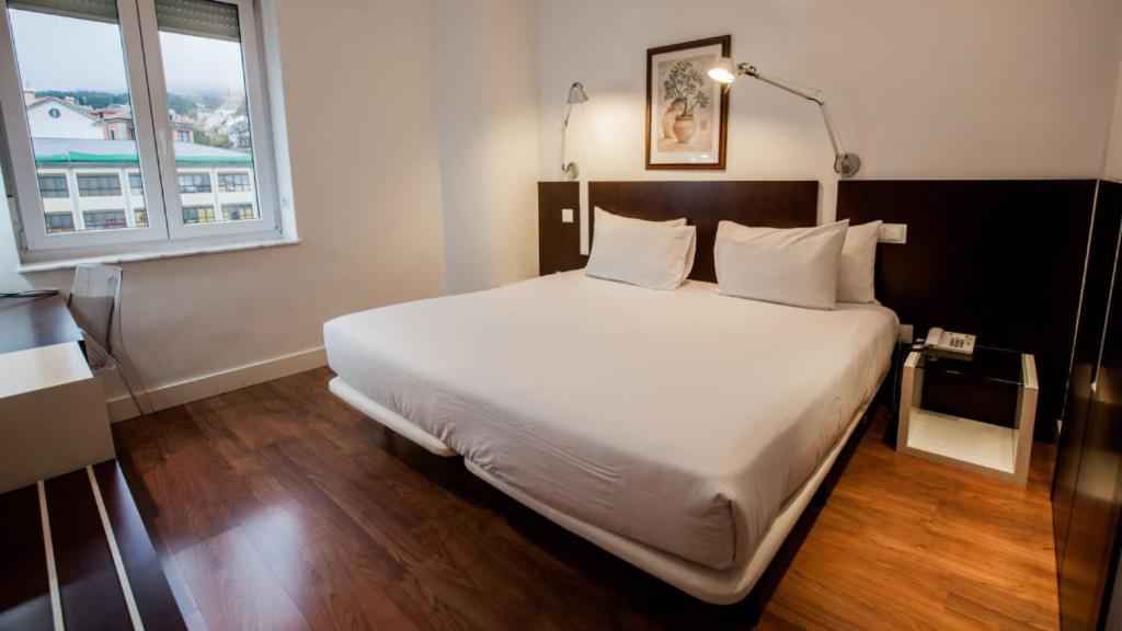 Standard Double or Twin Room - Photo 1