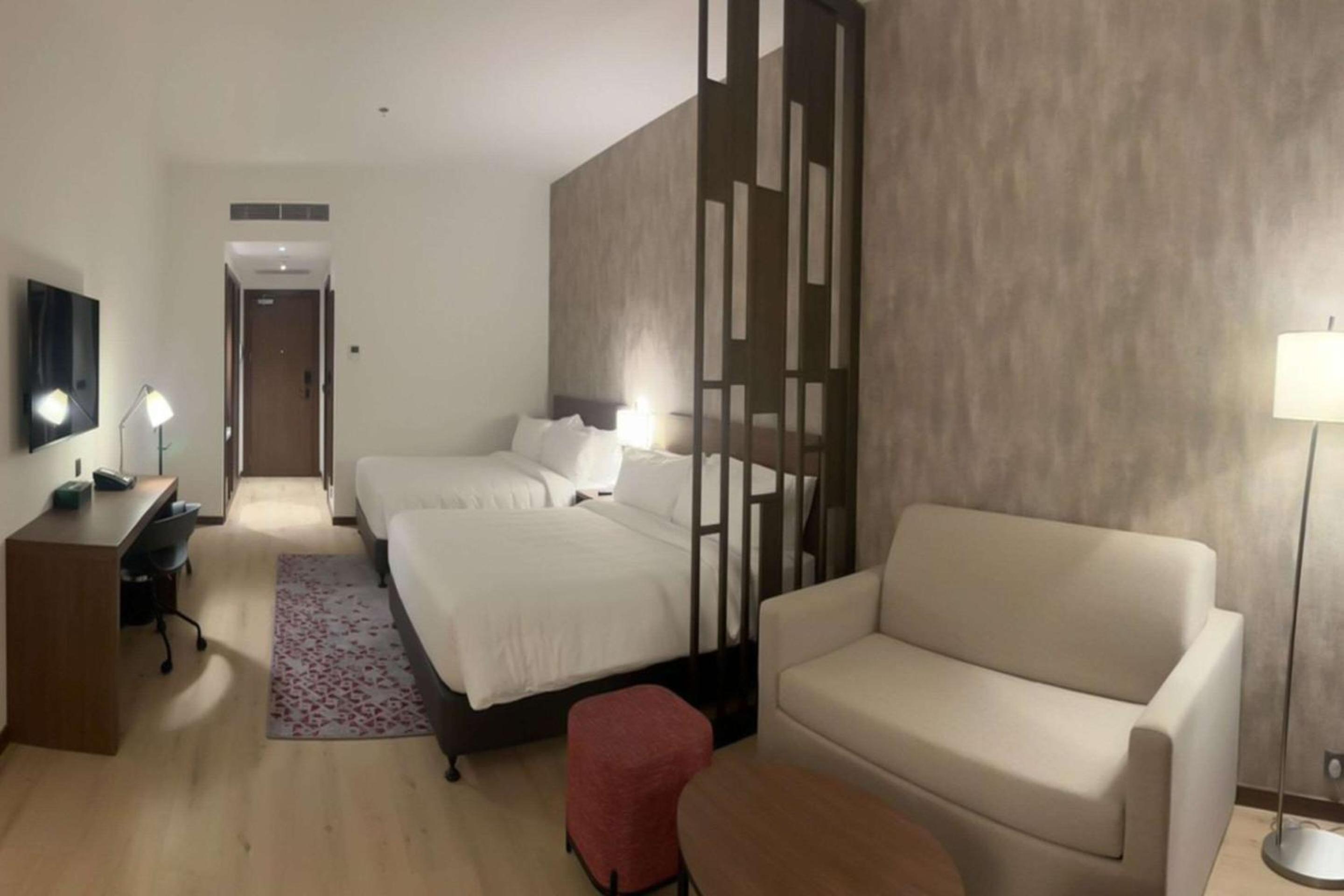 Queen Room with Two Queen Beds - Non-Smoking photo 2