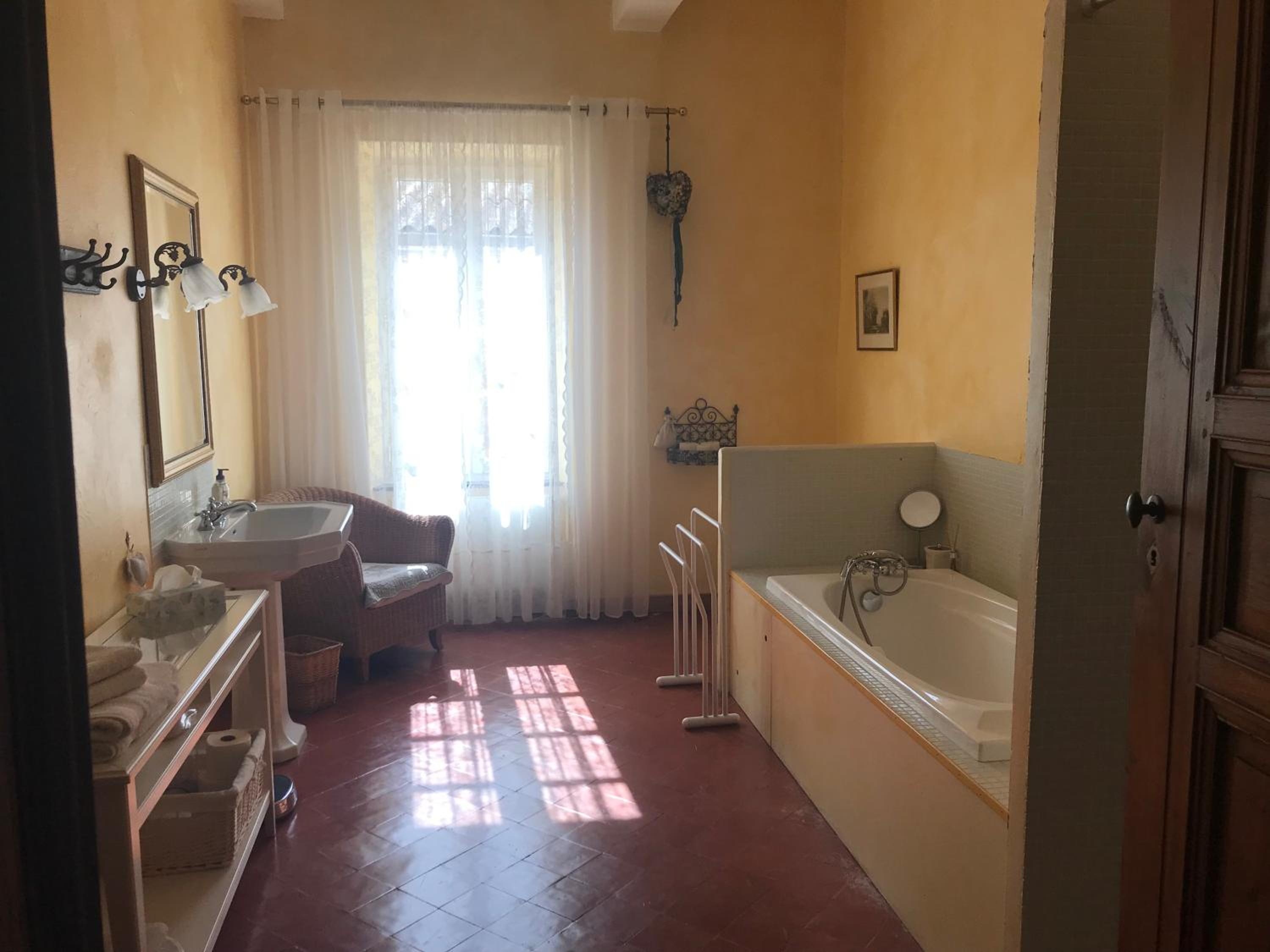 Deluxe Double Room with Bath photo 3