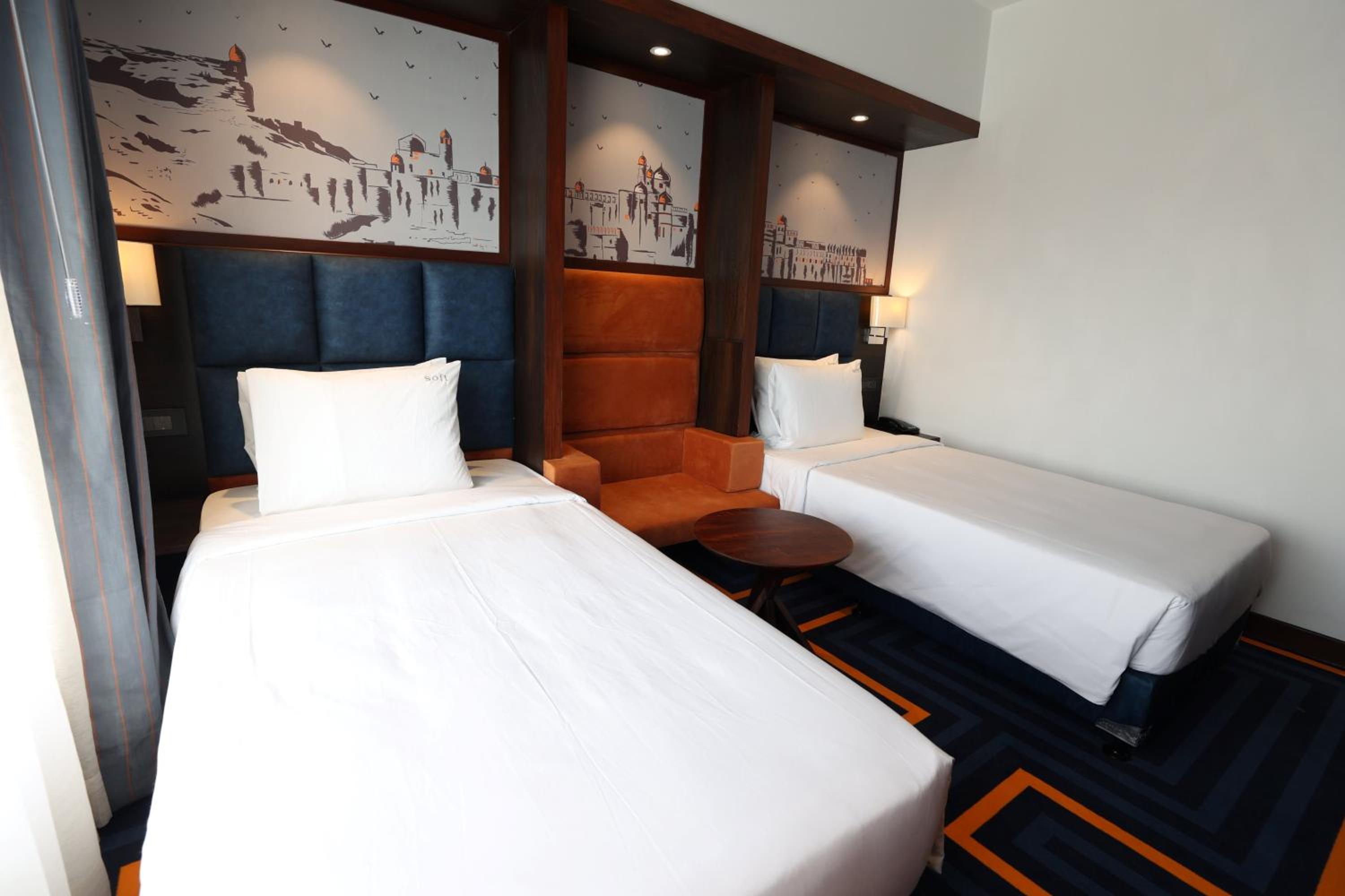 Standard Room: Buy 1 get 1 Happy Hours (11 am-11pm) at Express Cafe & Bar, Rs 250 Meal Credit on purchase of Food &Soft Bev. of Rs1000 (T&C Apply), Complimentary Hi-Tea (4pm-6pm), 15% off on Cab Charges when prebooked atleast 1 day in advance - Photo 8