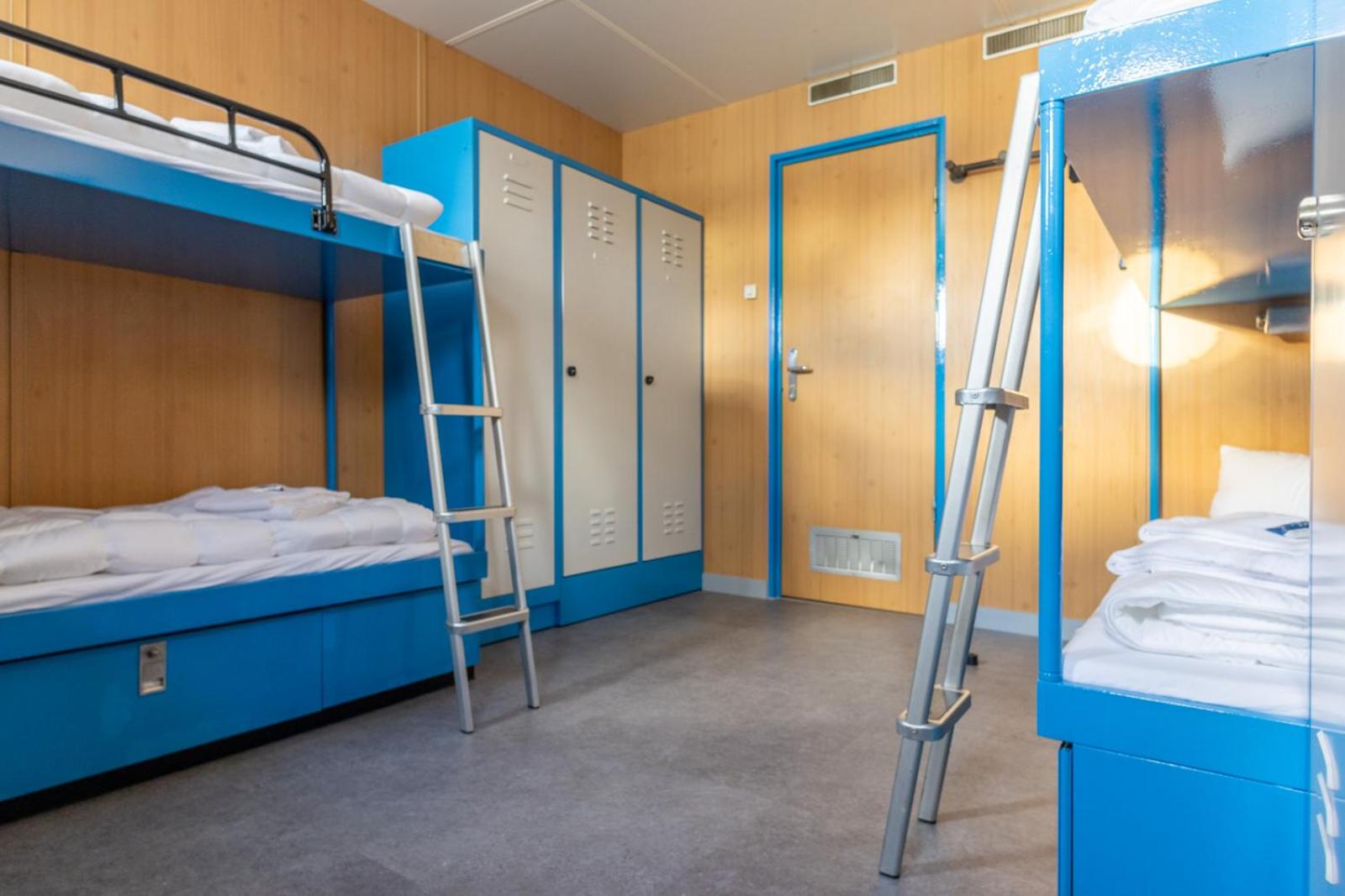 Economy Quadruple Room with Shared Bathroom photo 2