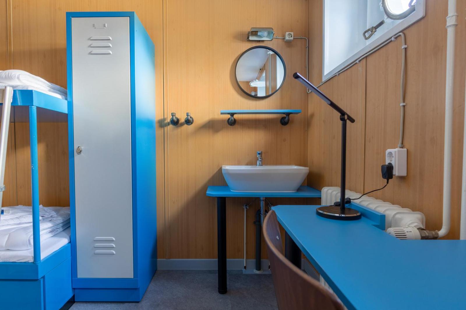 Economy Quadruple Room with Shared Bathroom photo 3