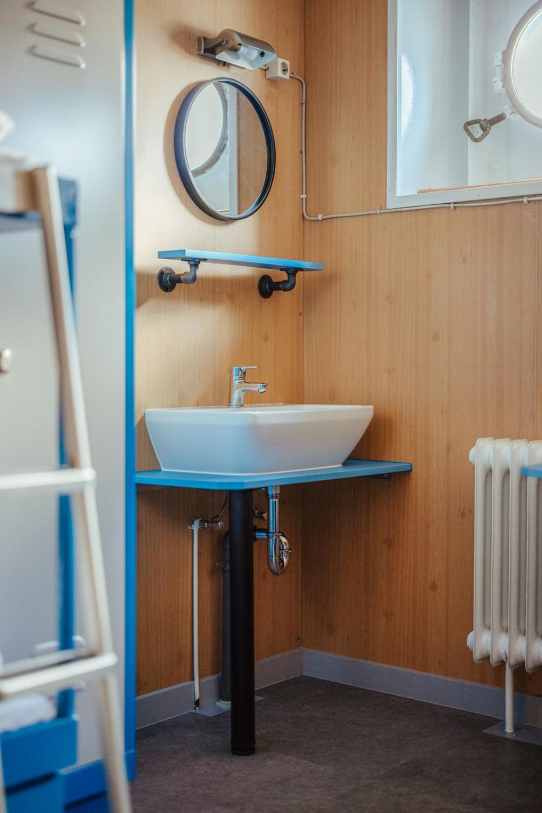 Quadruple Room with Shared Bathroom photo 2