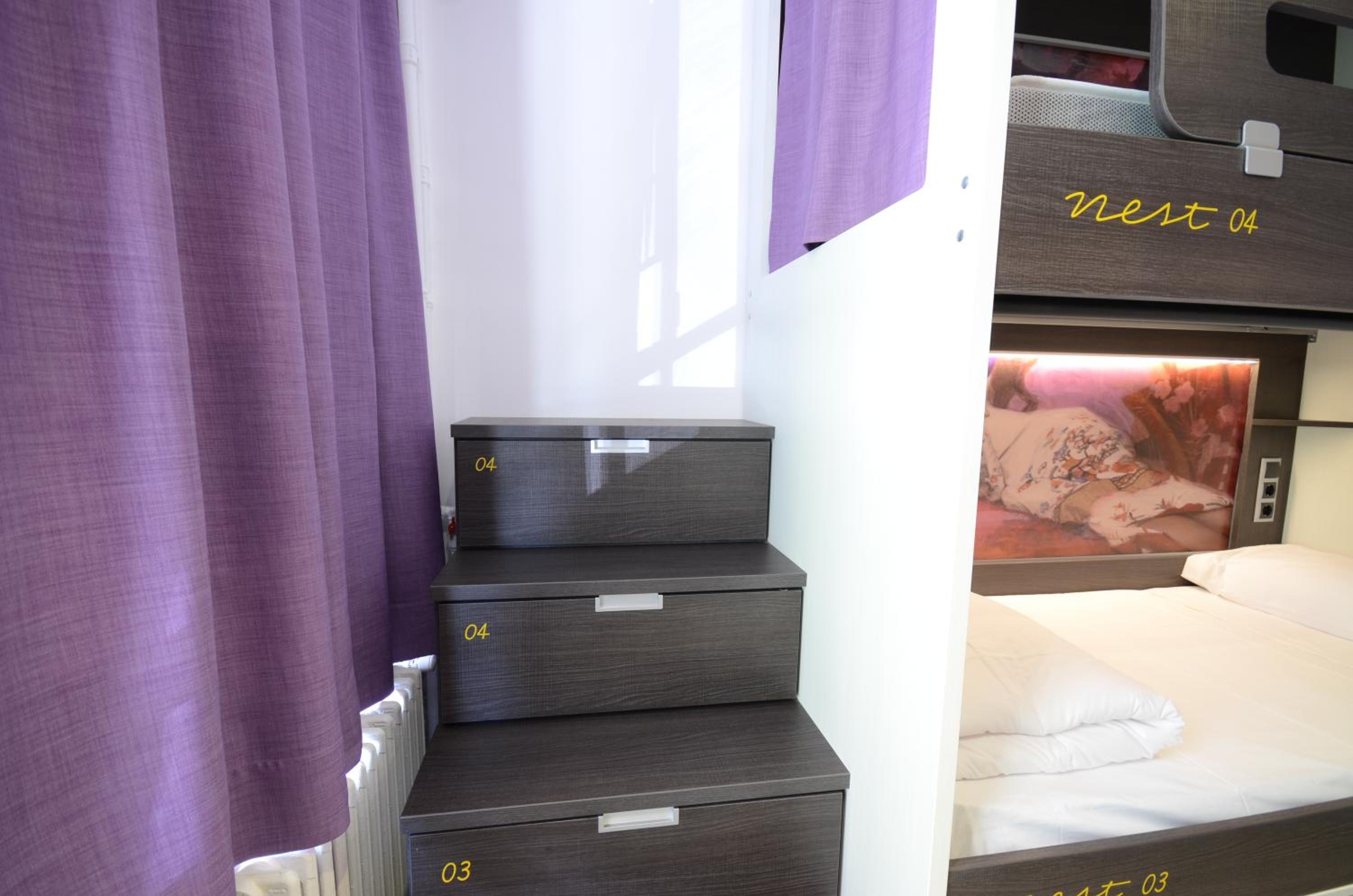 Cama en habitación compartida de 4 camas para mujeres.
