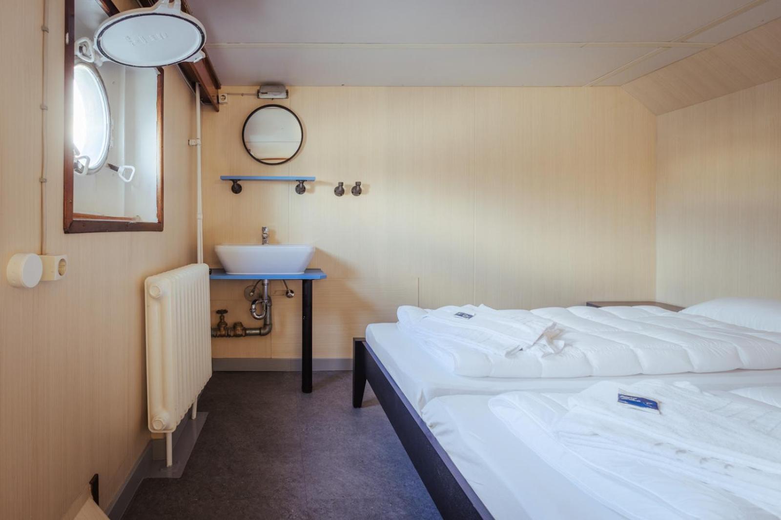 Double Room with Shared Bathroom photo 2