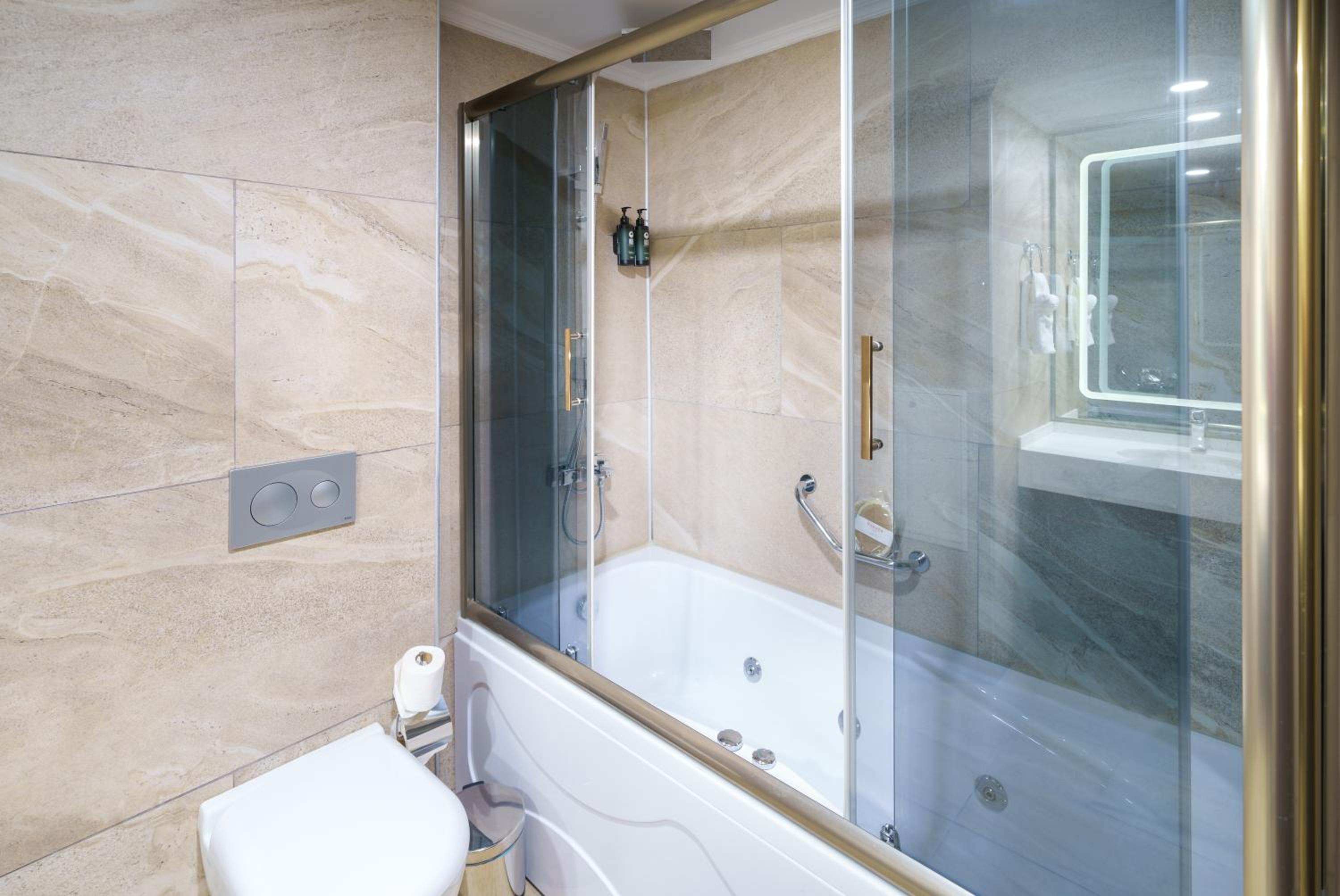 Family Suite with Sea View - Photo 9