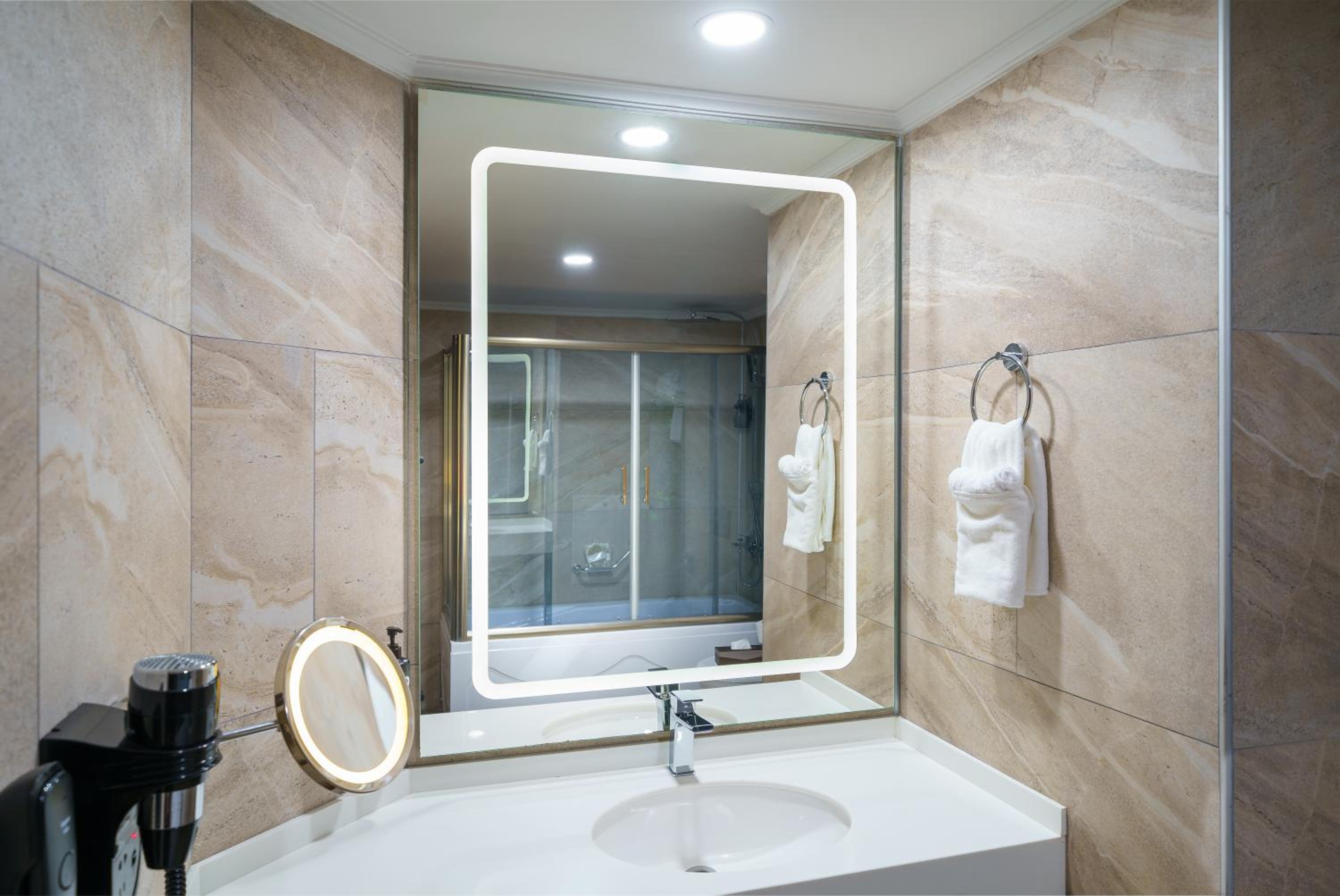 Family Suite with Sea View - Photo 8