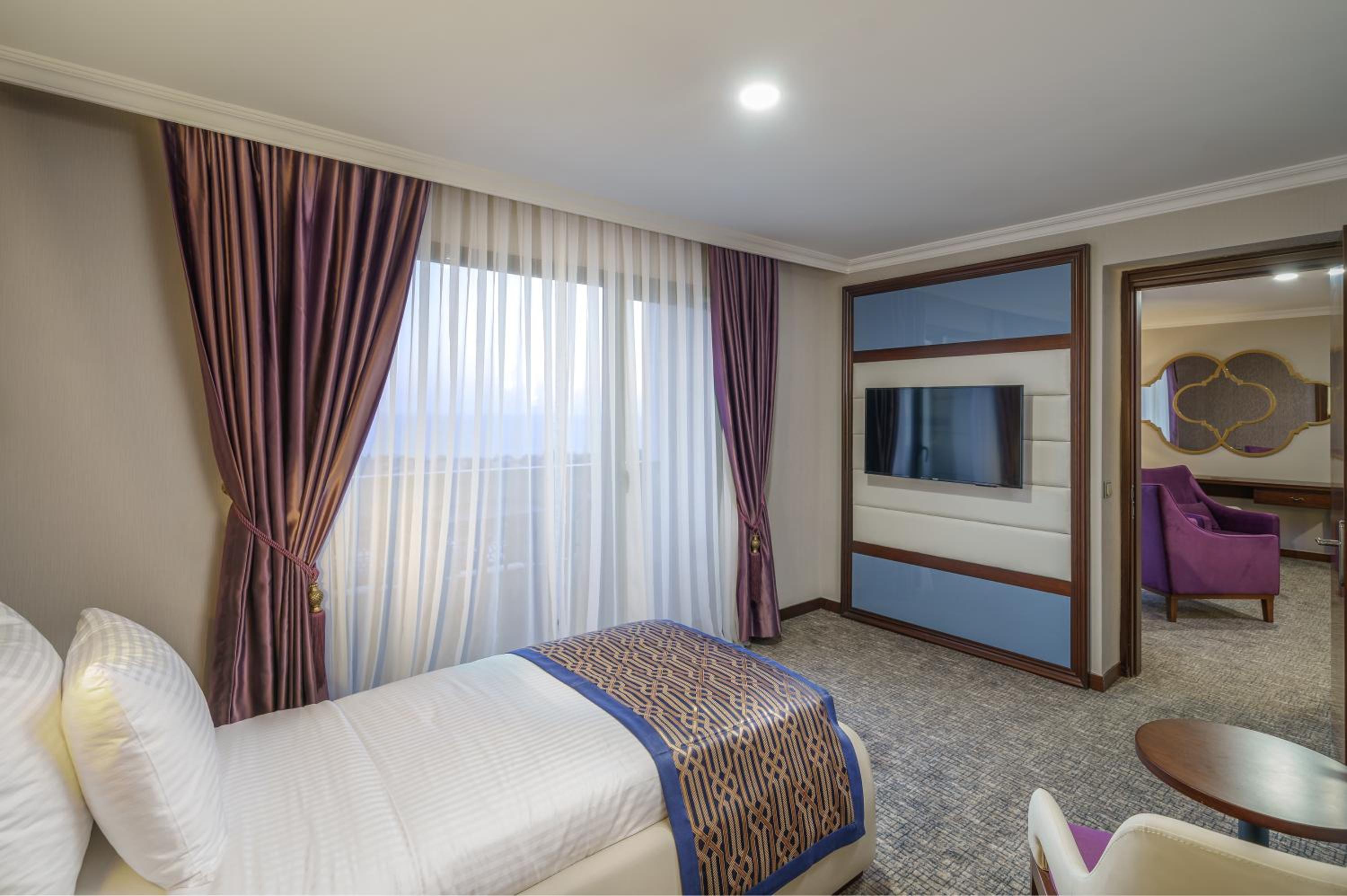 Family Suite with Land View - Photo 8