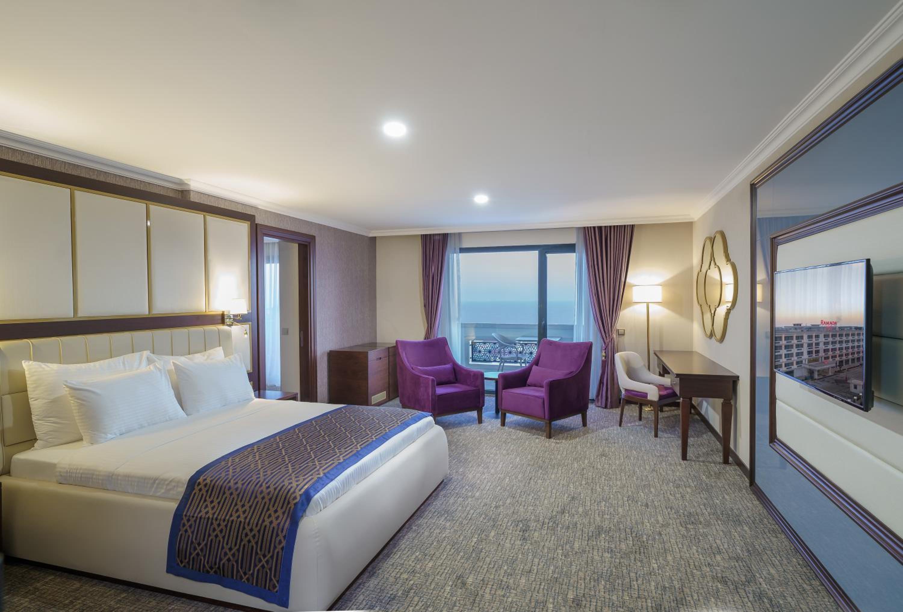 Family Suite with Sea View - Photo 1