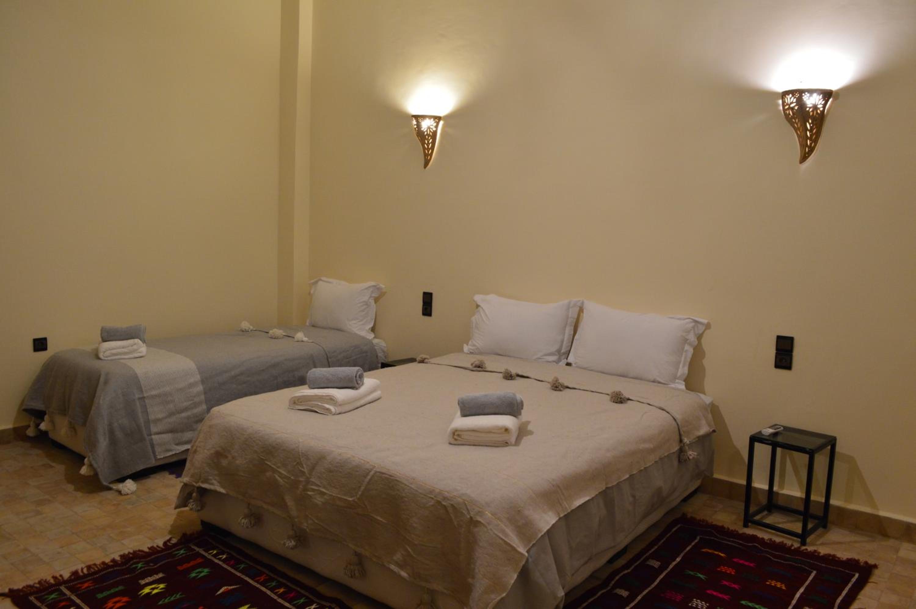 Triple Room with Pool View - Photo 2
