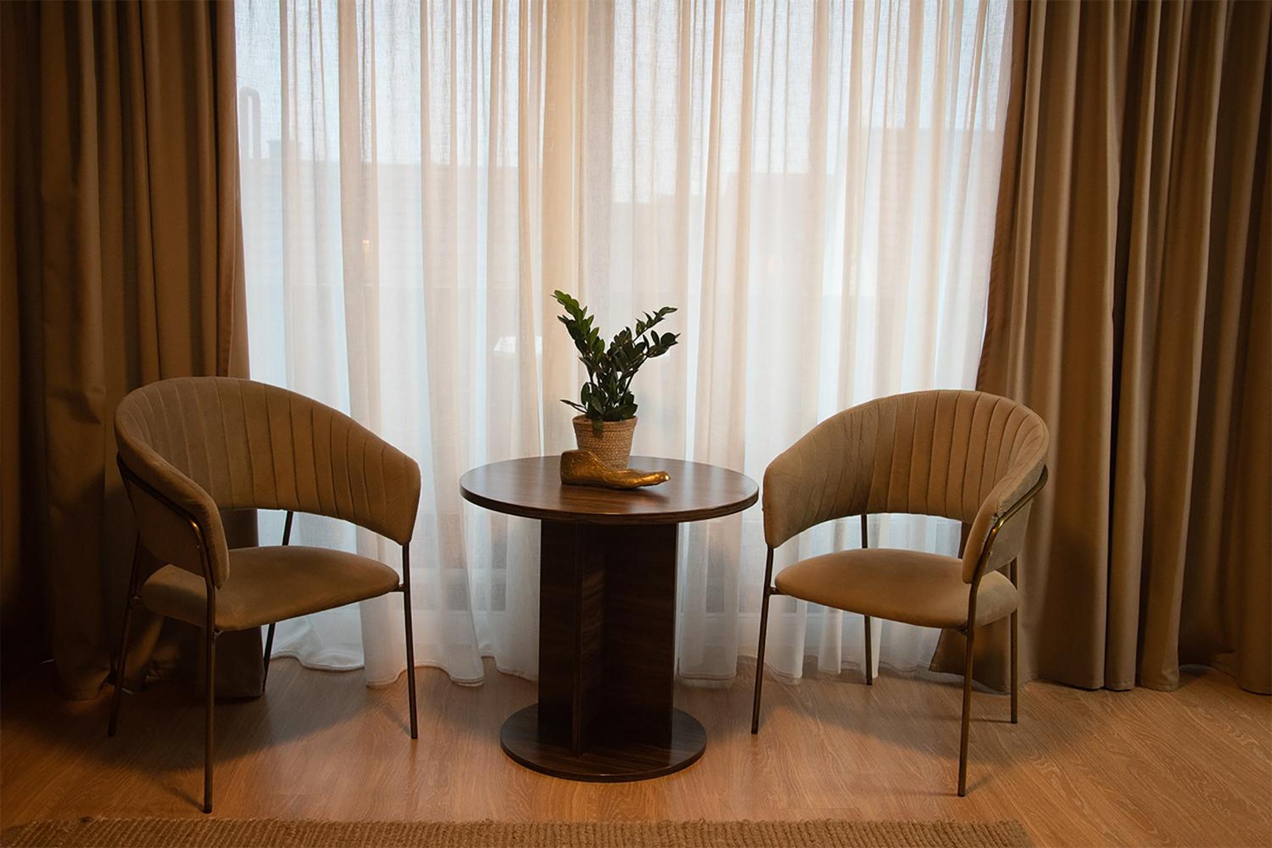 Deluxe Double Room with Balcony - Photo 8