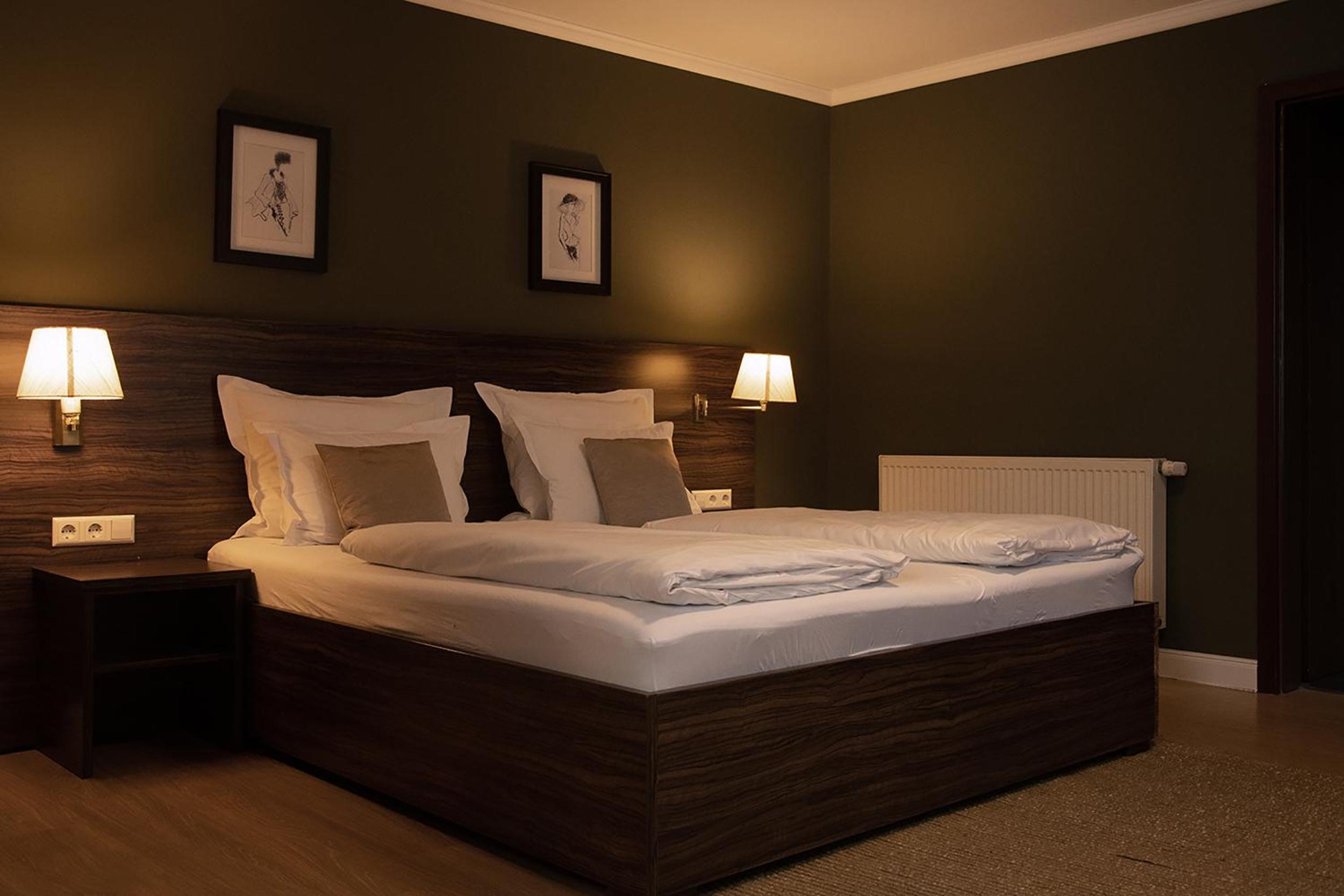 Deluxe Double Room with Balcony - Photo 4